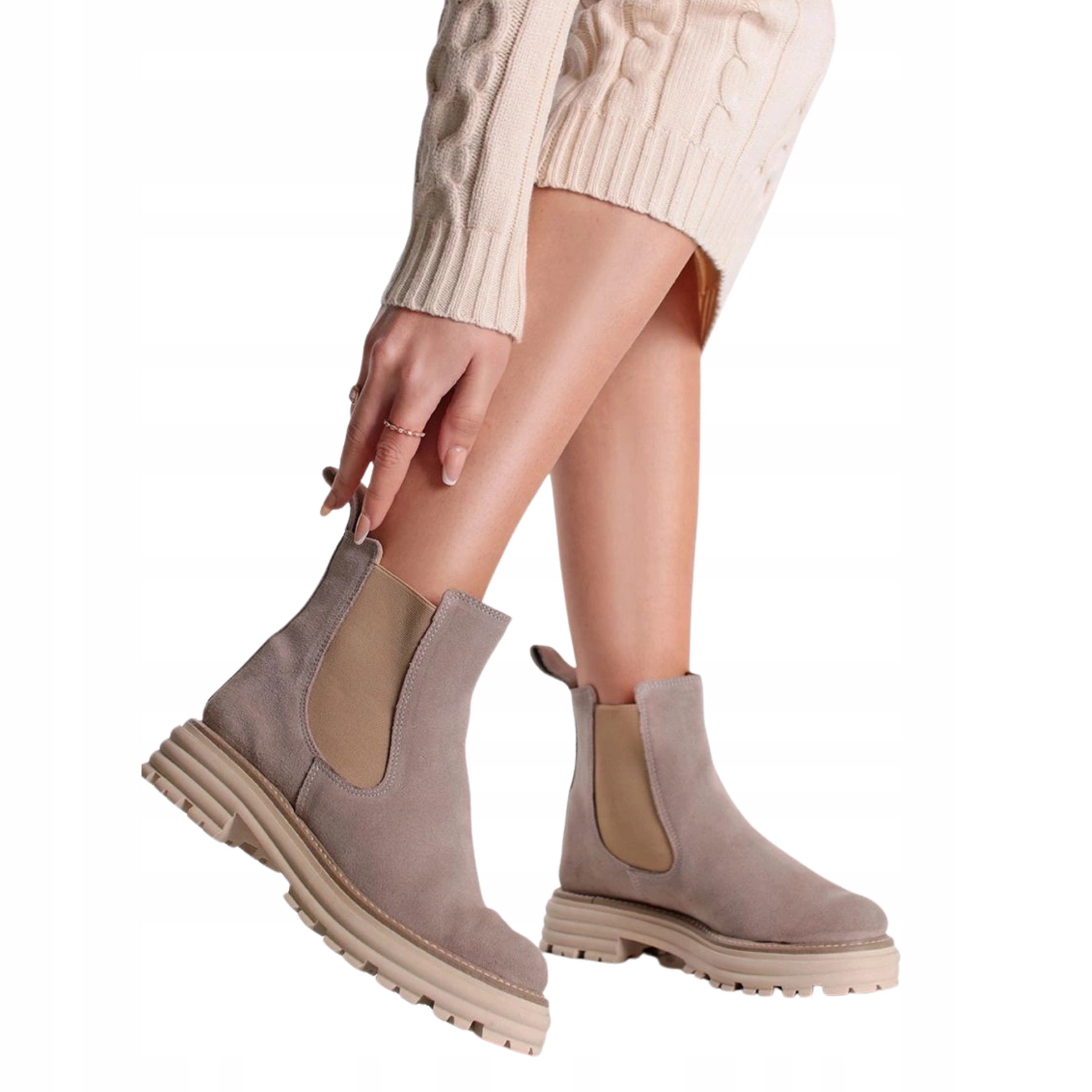 Boty na silné podrážce z přírodní semišové kůže béžové Butdam Wos 40