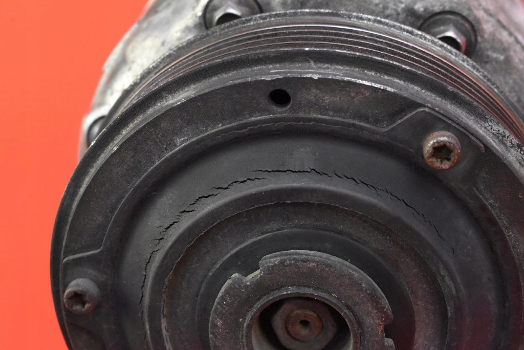 Компрессор кондиционера 1K0820803G vw Golf 5 V 1.9 tdi 105 ЛС 03-09