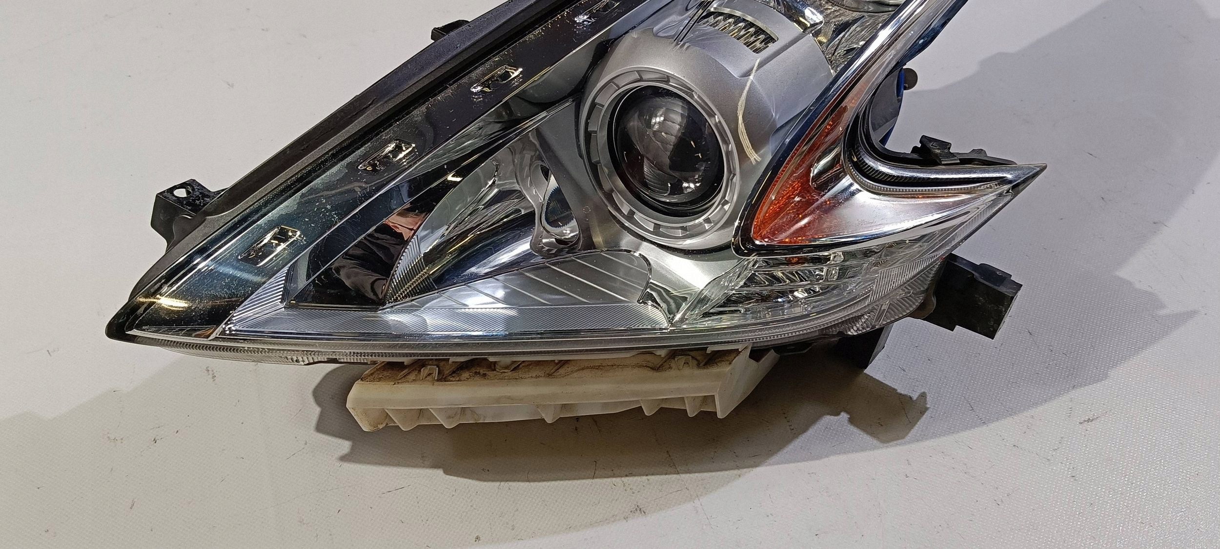 light front front left complete xenon Nissan 370z 2009