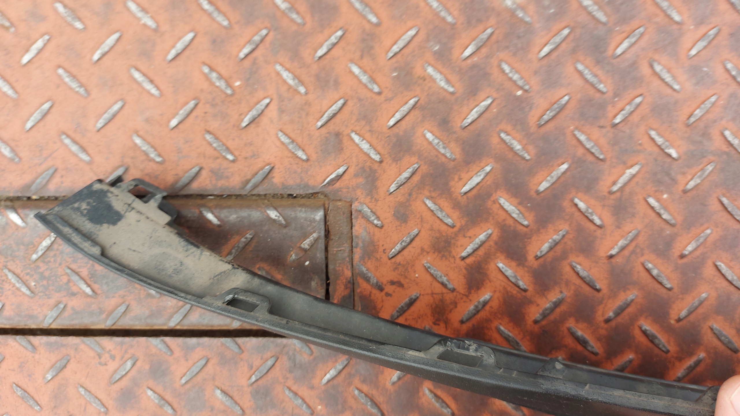 grid of a bumper left left front VW VOLKSWAGEN PASSAT B8 19