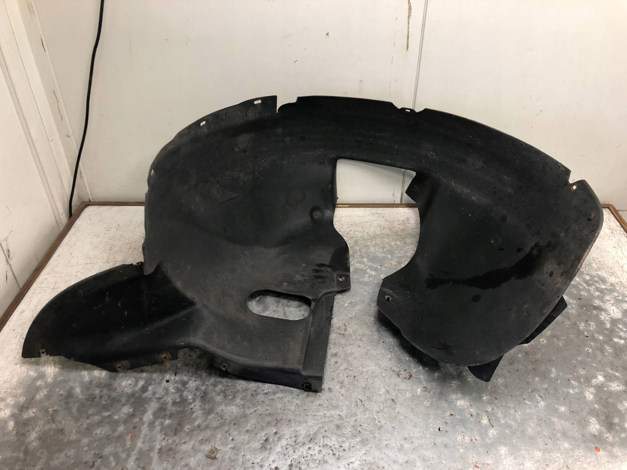 mudguard left front VW TOURAN and LIFT 1T0805973L