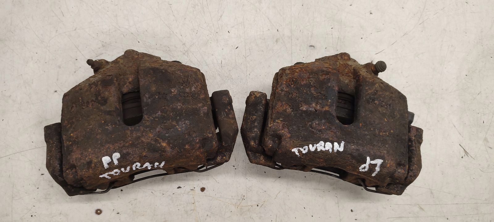 caliper front front right left VW Touran and LIFT 1,4 TSI