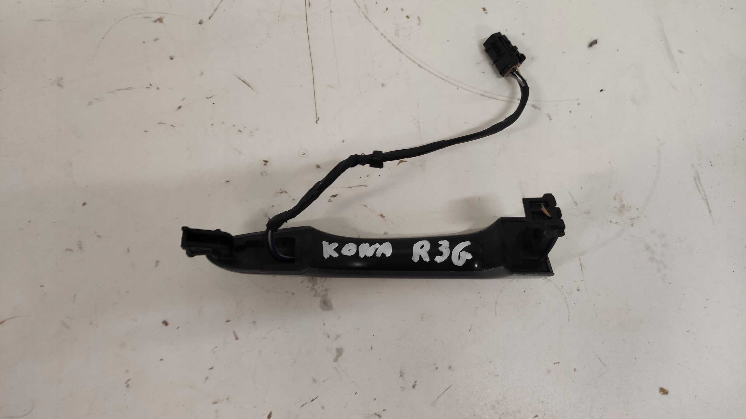 HYUNDAI KONA handle left front R3G KEYLESSGO