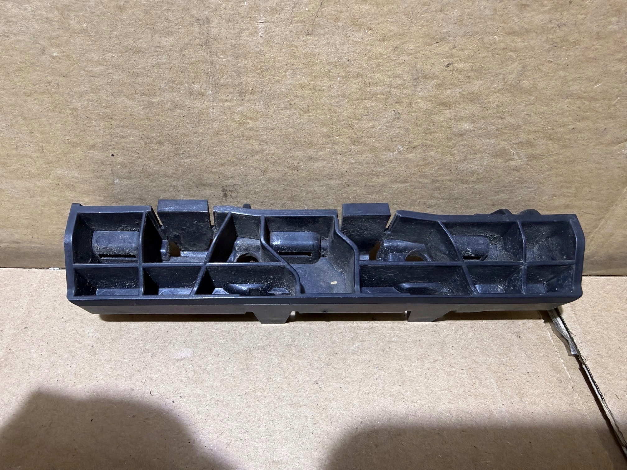AUDI A6 C8 support holder left mouldings PROGOWEJ of the threshold 4K0853921