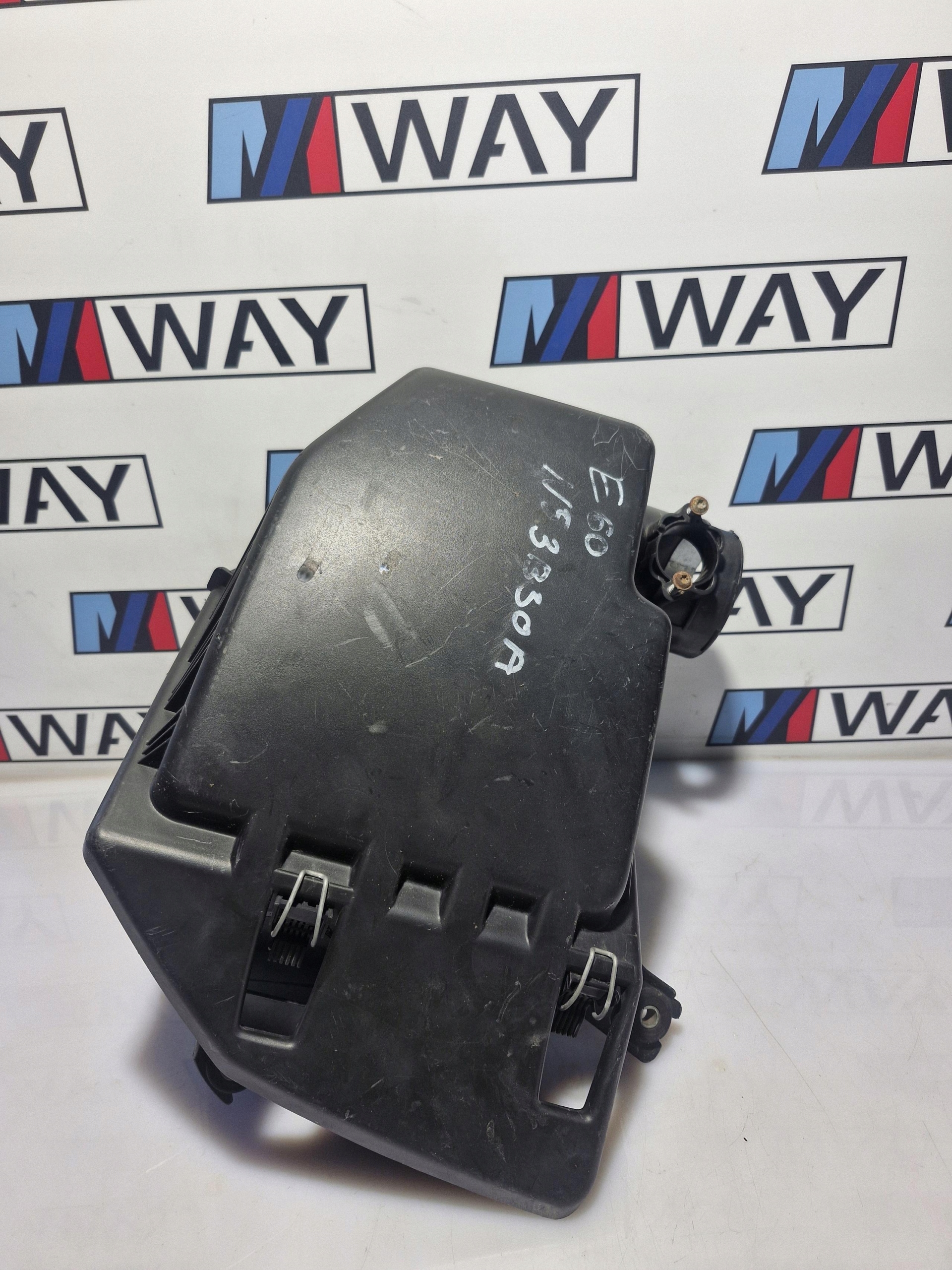 BMW E60 E61 E63 E64 cover of a filter, air 7577778