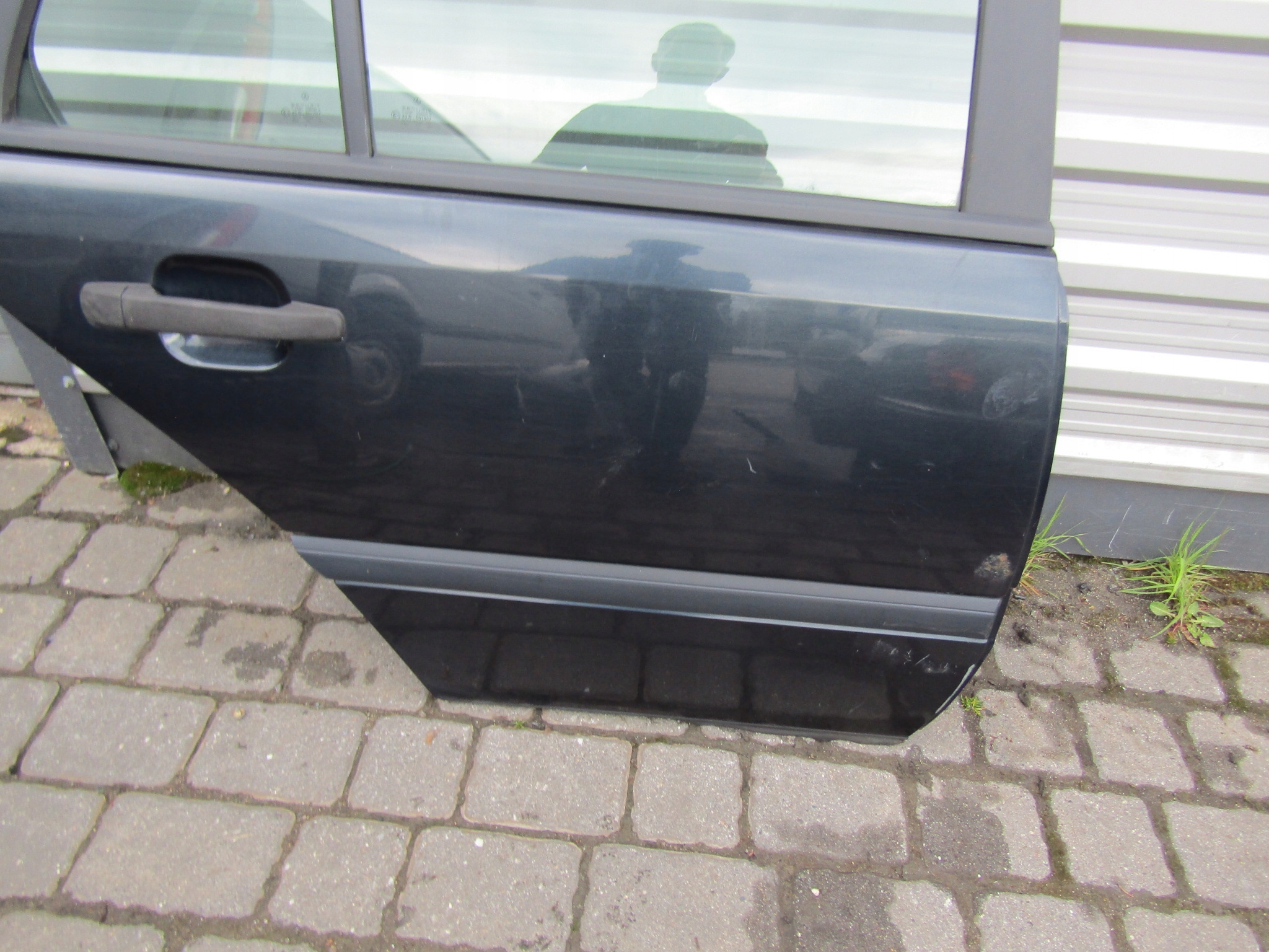 (5 MERCEDES W202 KOMBI DRZWI PRAWE TYLNE LACK 189 Strona zabudowy tył - prawa