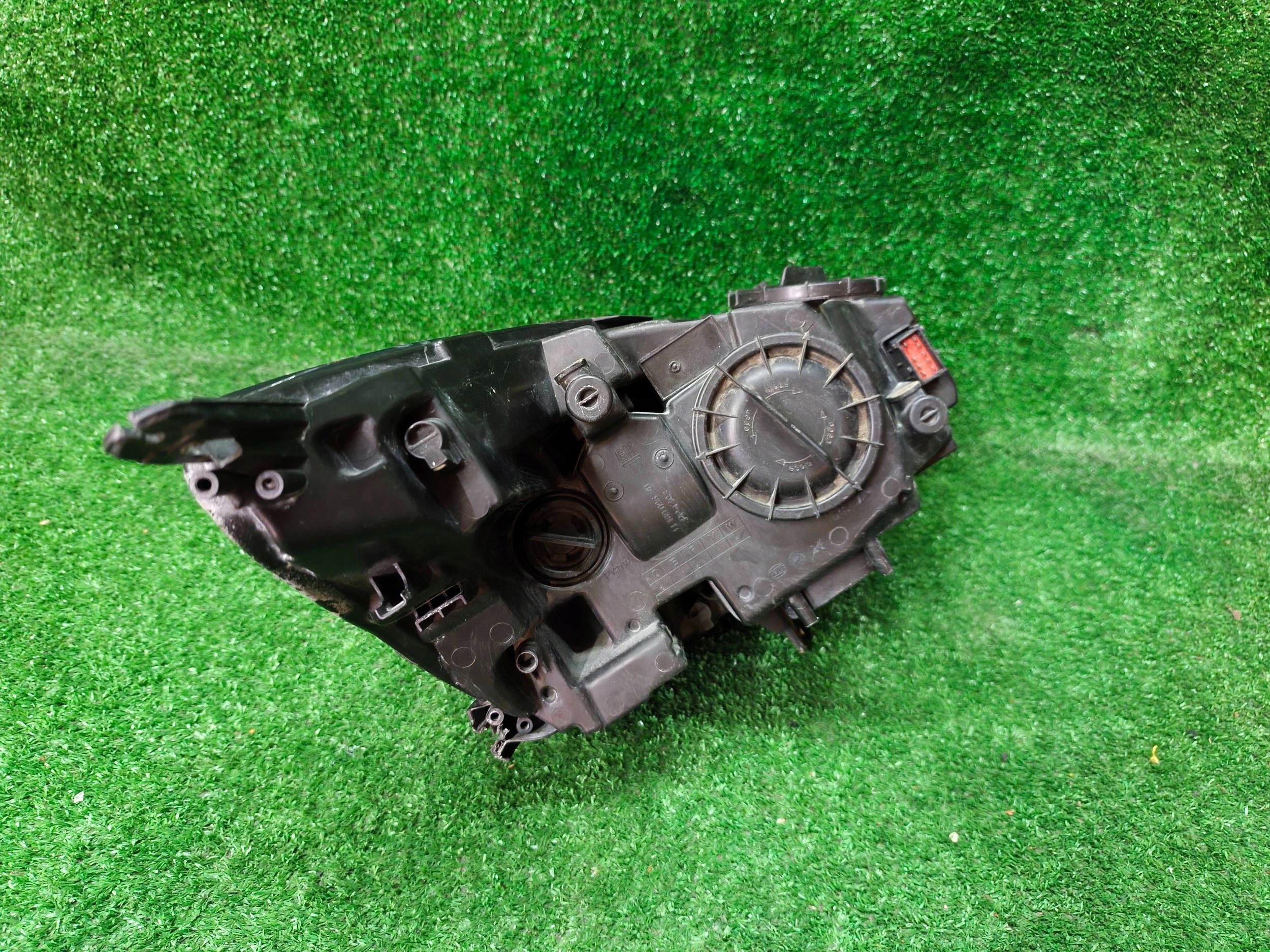 REFLEKTOR left front OPEL INSIGNIA A XENON 08- NR.1145