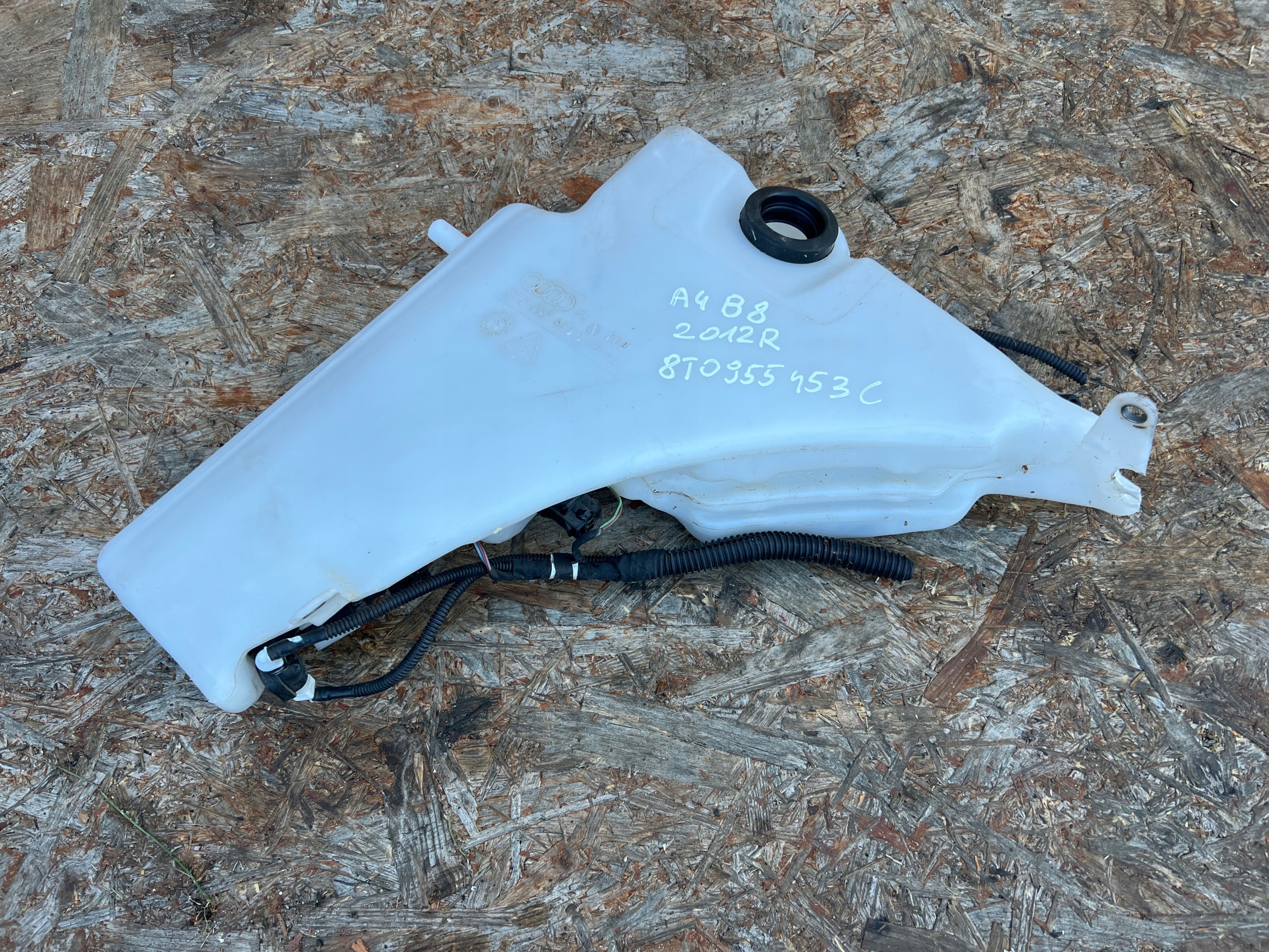 Behälter der Spritzdüse XENON AUDI A4 B8 A5 8K