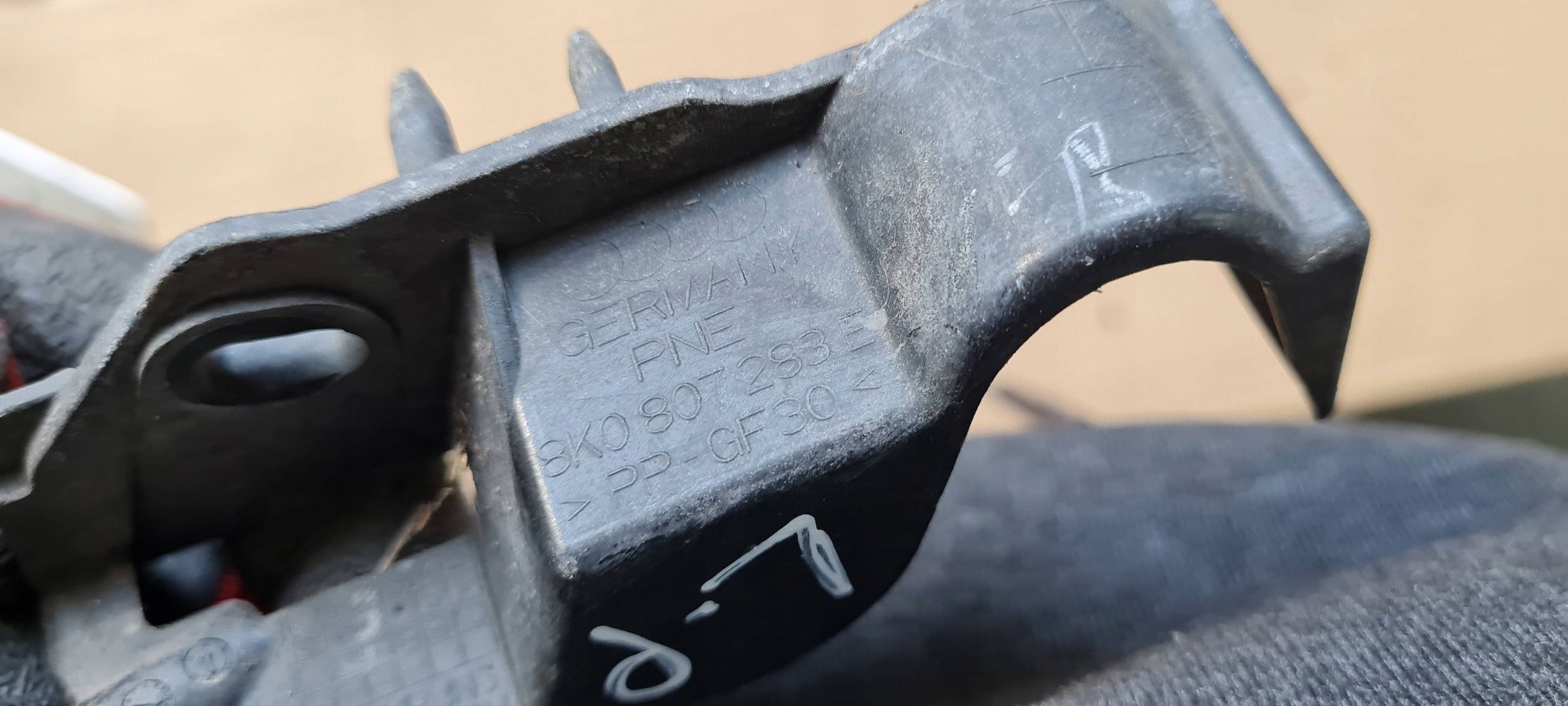 A4 B8 LIFT support holder bracket of a bumper left front 8K0807283E