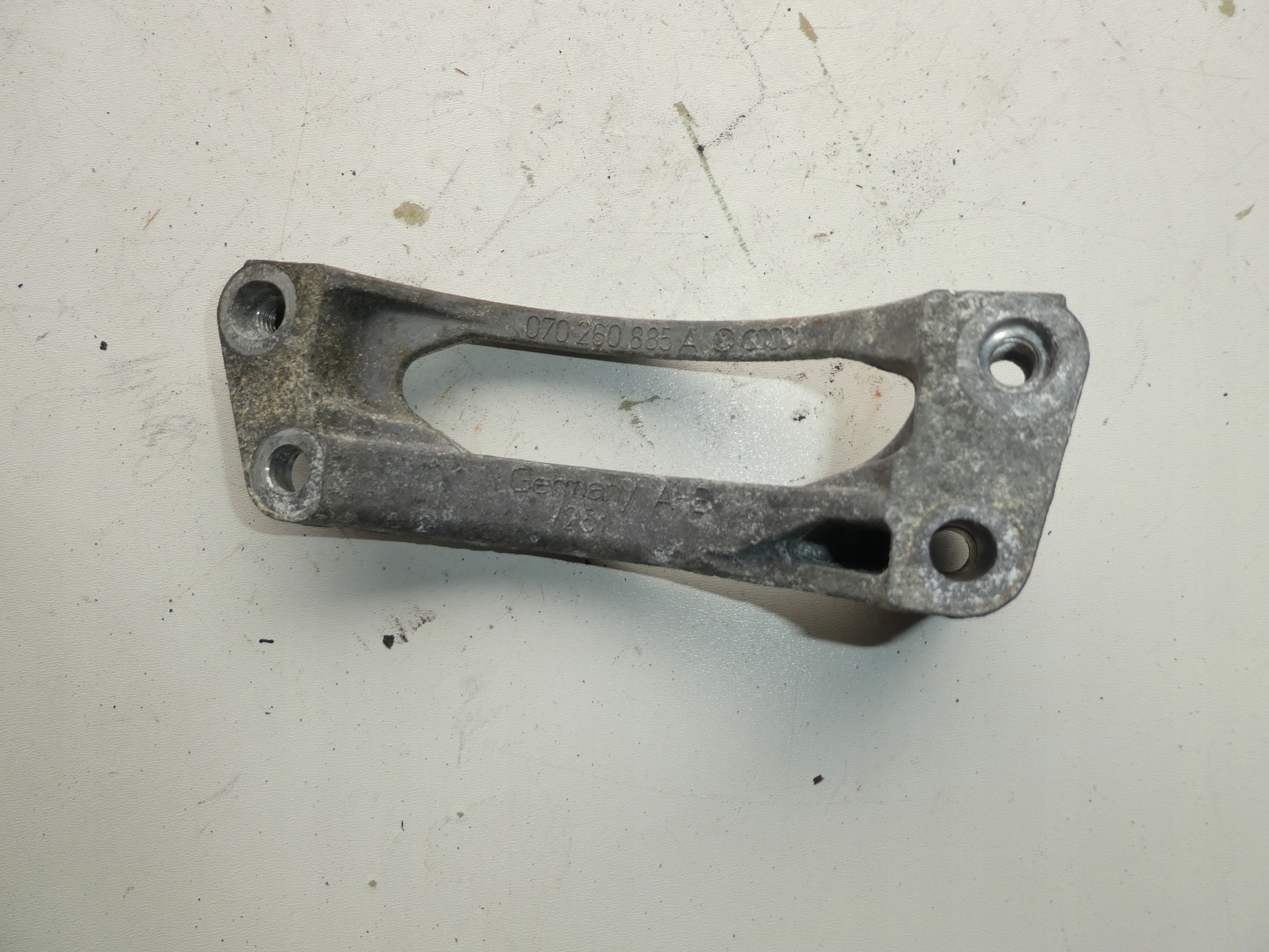 držák SPREZARKI klimatizaci VW T5 070260885A