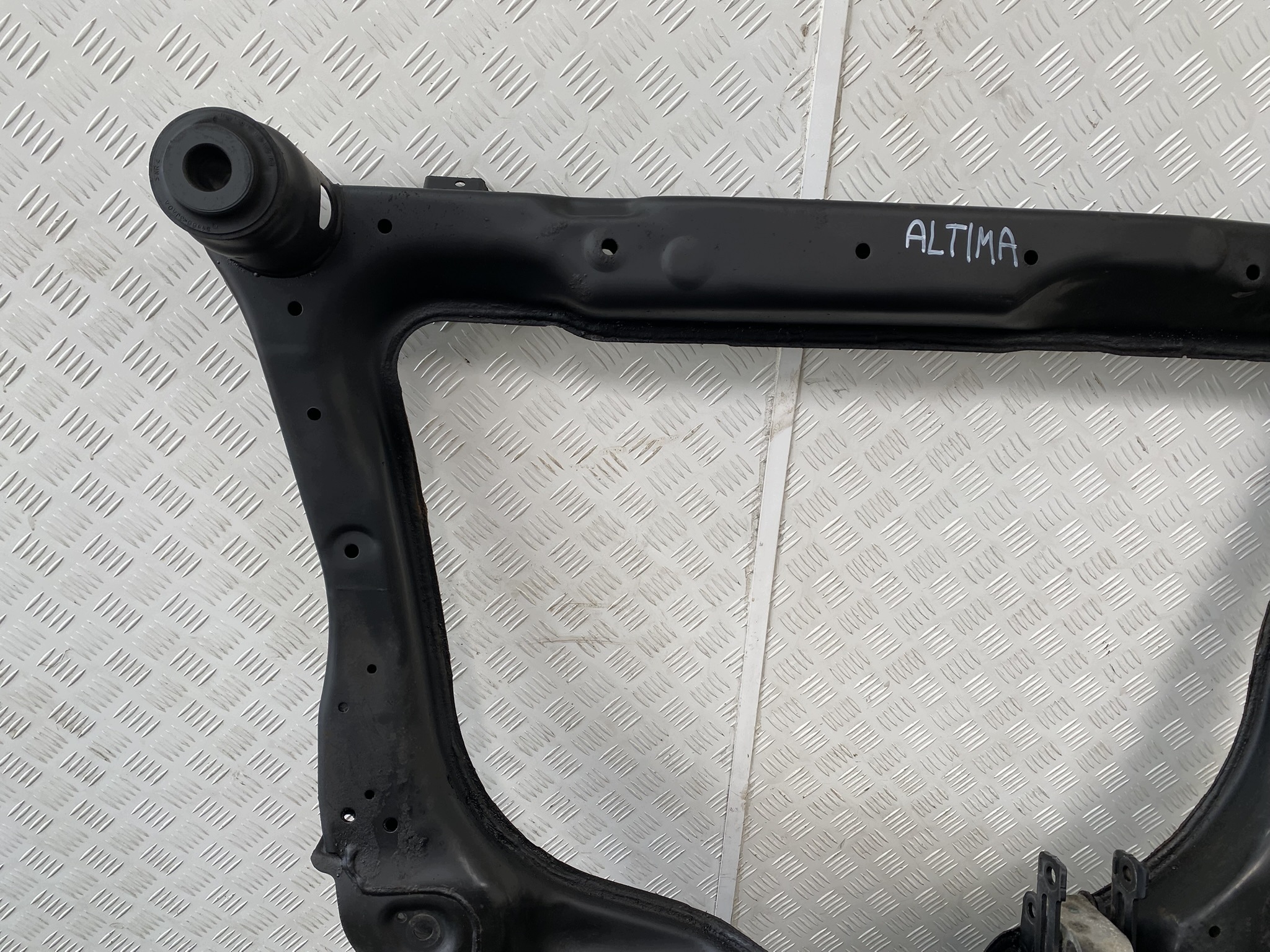 NISSAN ALTIMA L33 12-17 2.5i subframe below engine axle beam LAWA axle beam front