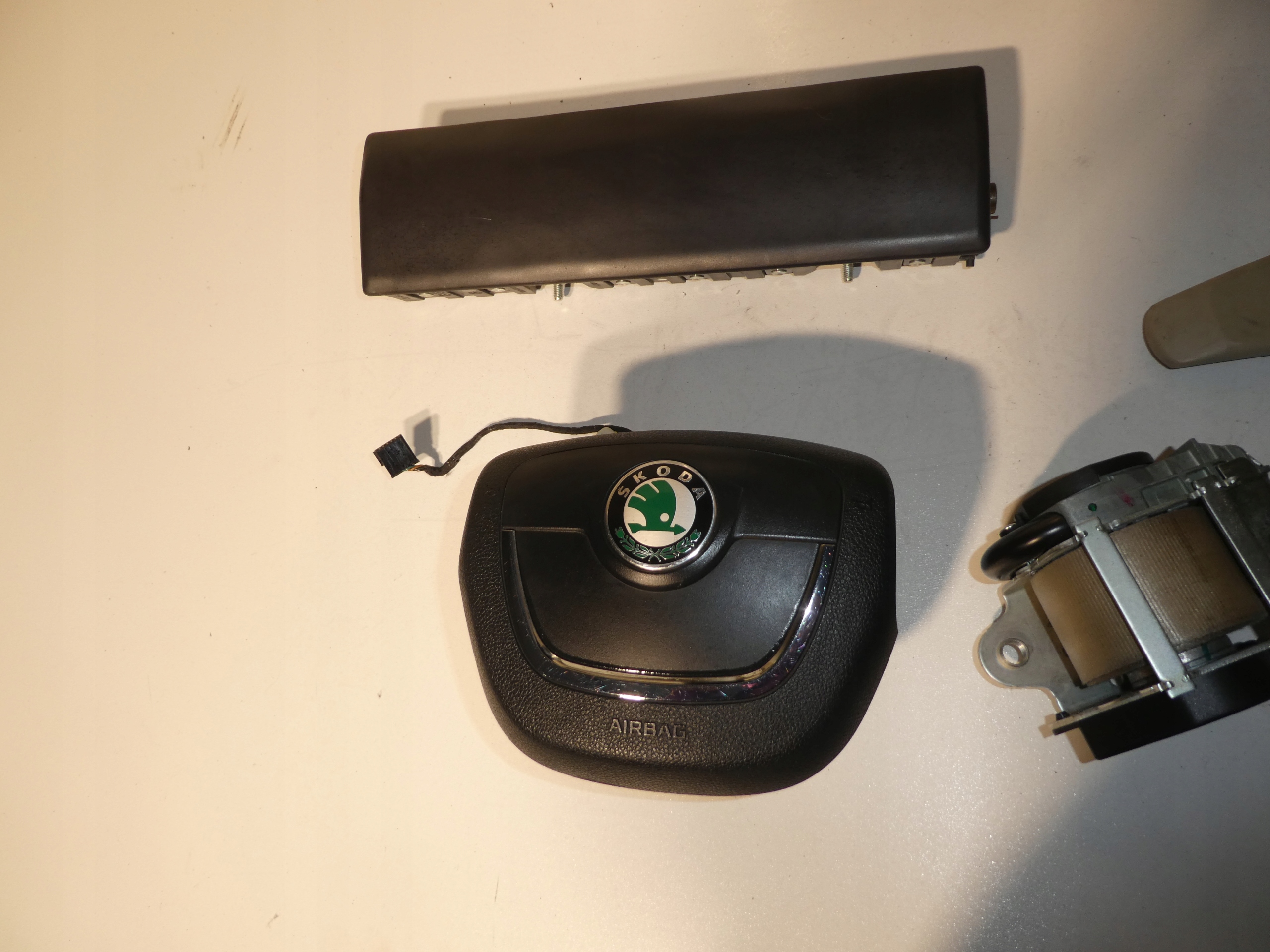 SKODA SUPERB II dashboard console airbag tension belts
