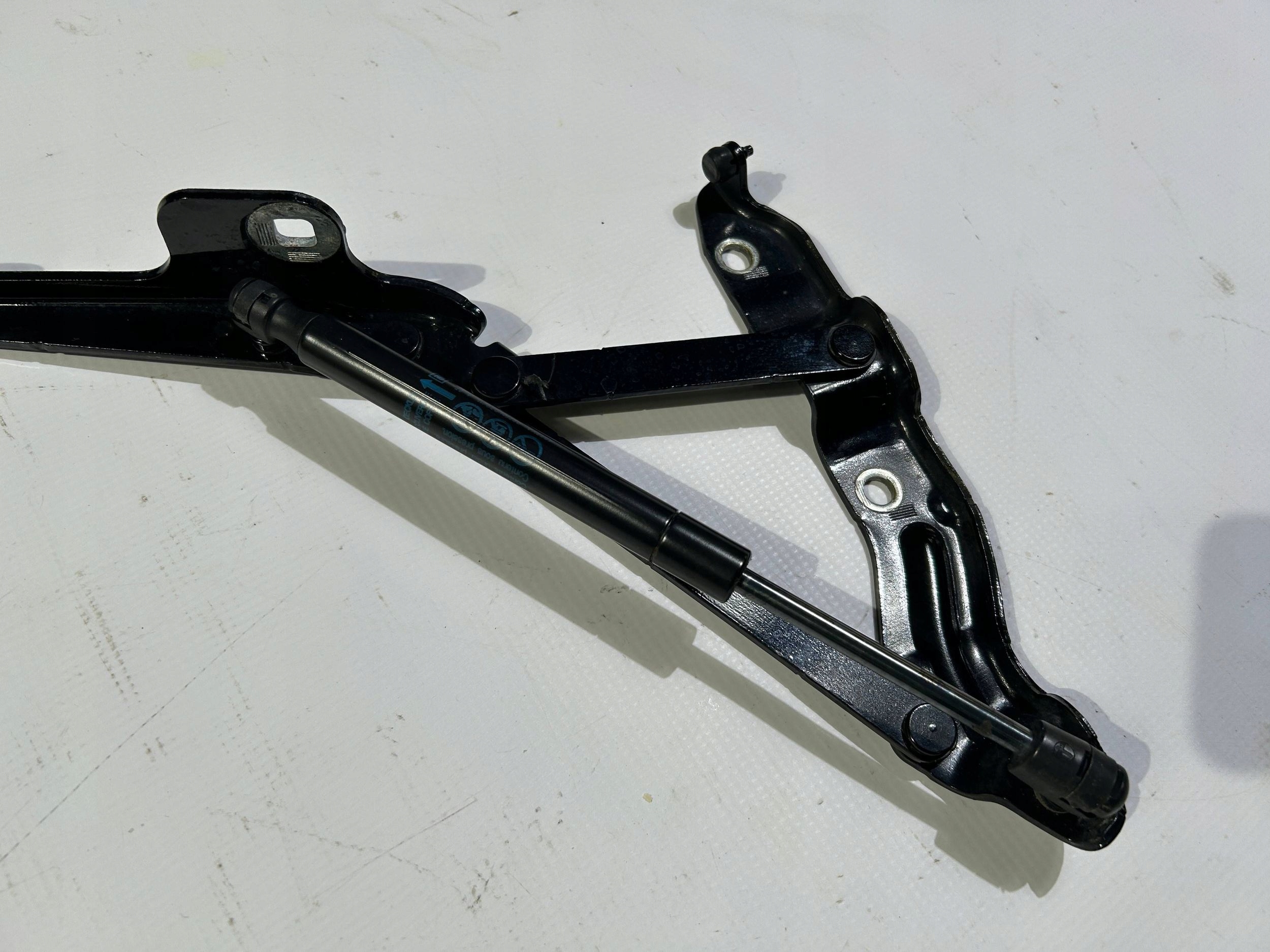 hinges bonnet boot damper left right Chevrolet Camaro Cabrio 2009r