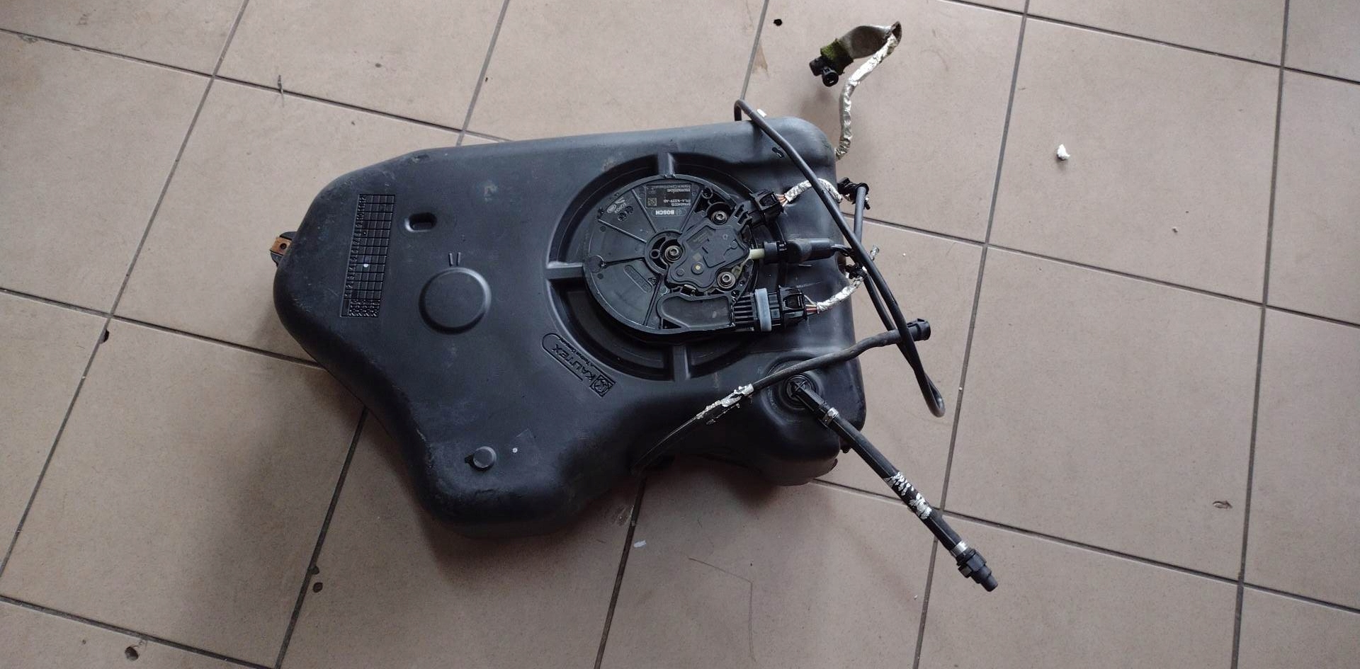 ZBIORNIK ADBLUE POMPA RANGE ROVER VOGUE L405