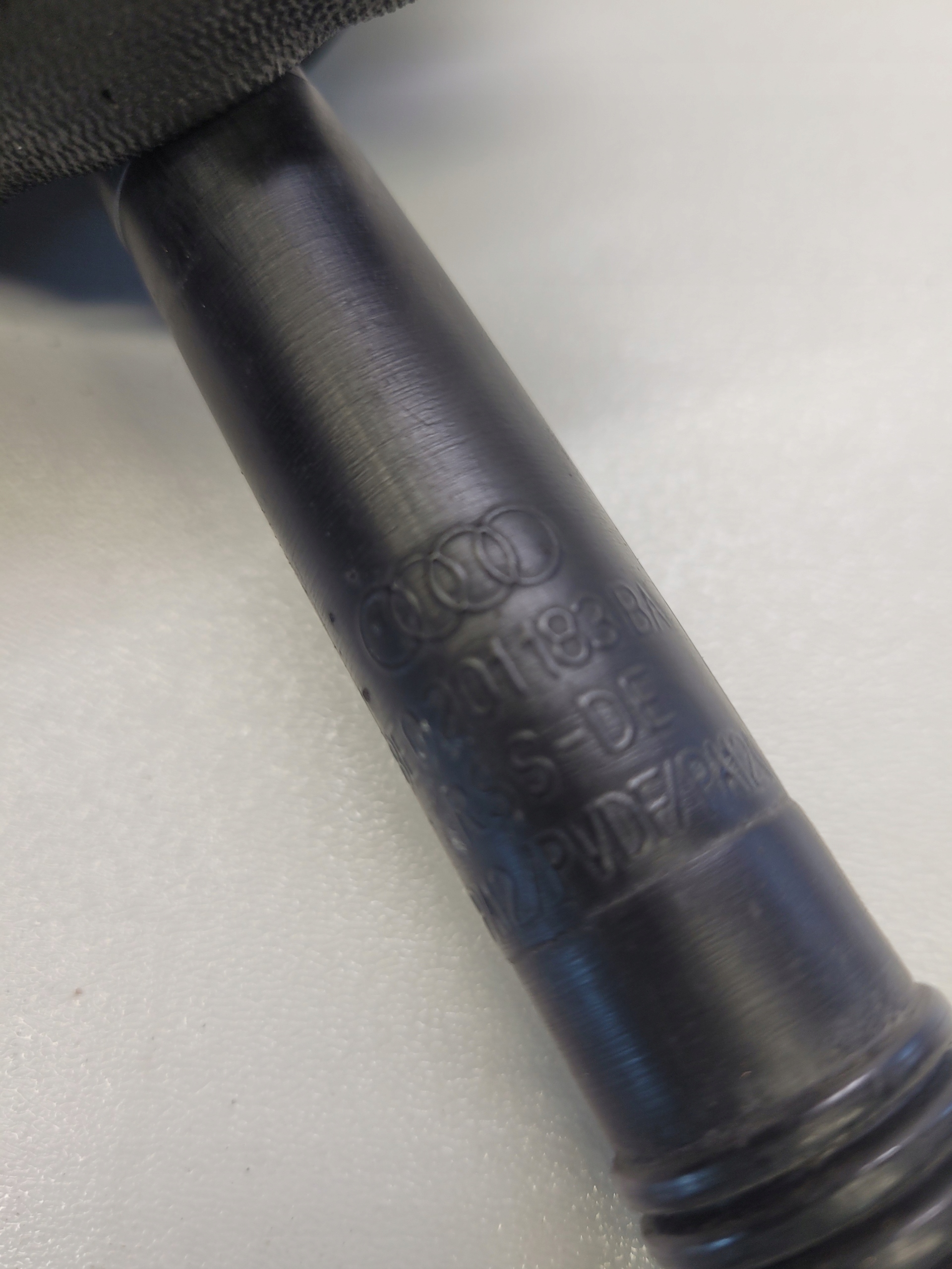SCHLAUCH FILTER KOHLENSTOFF AUDI A4 B7 3.2 8E0201183BA