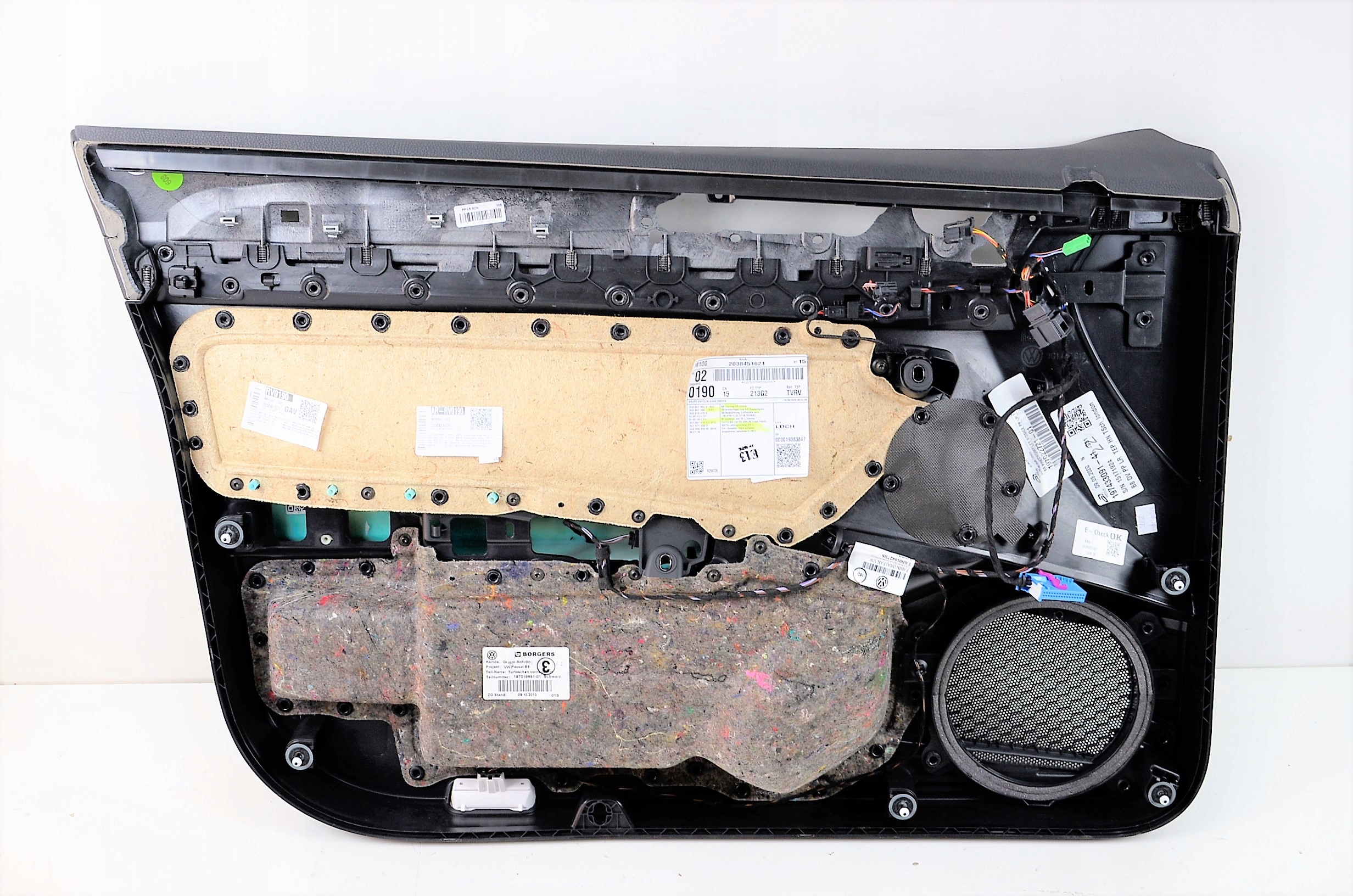 vw PASSAT B8 дверные карты кожа стеганый белый