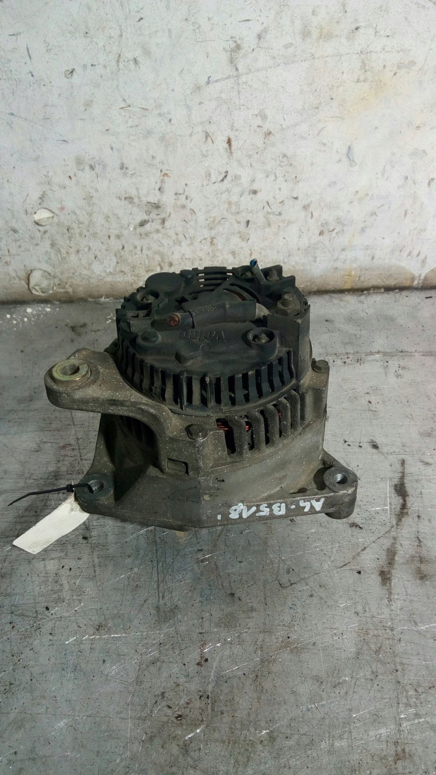 Alternator Audi A4 B5 1,8 B NIE CZYTELNE Producent części OEM