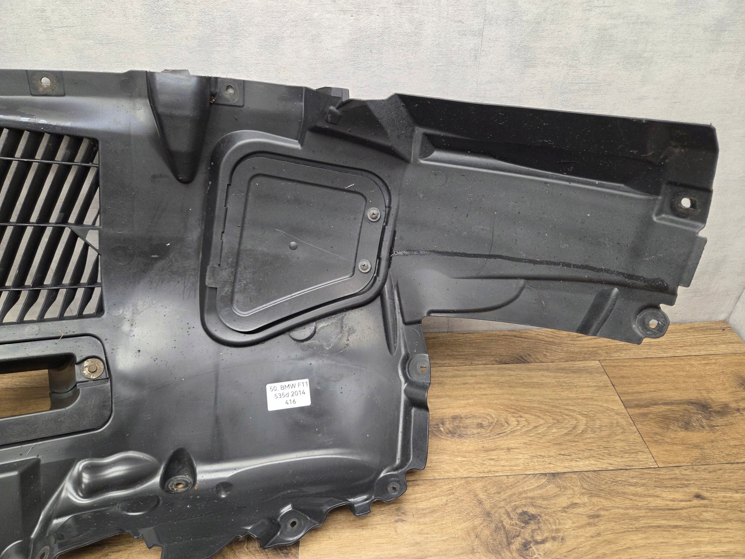 BMW 5 F10 F11 front mudguard left front part front 7186727
