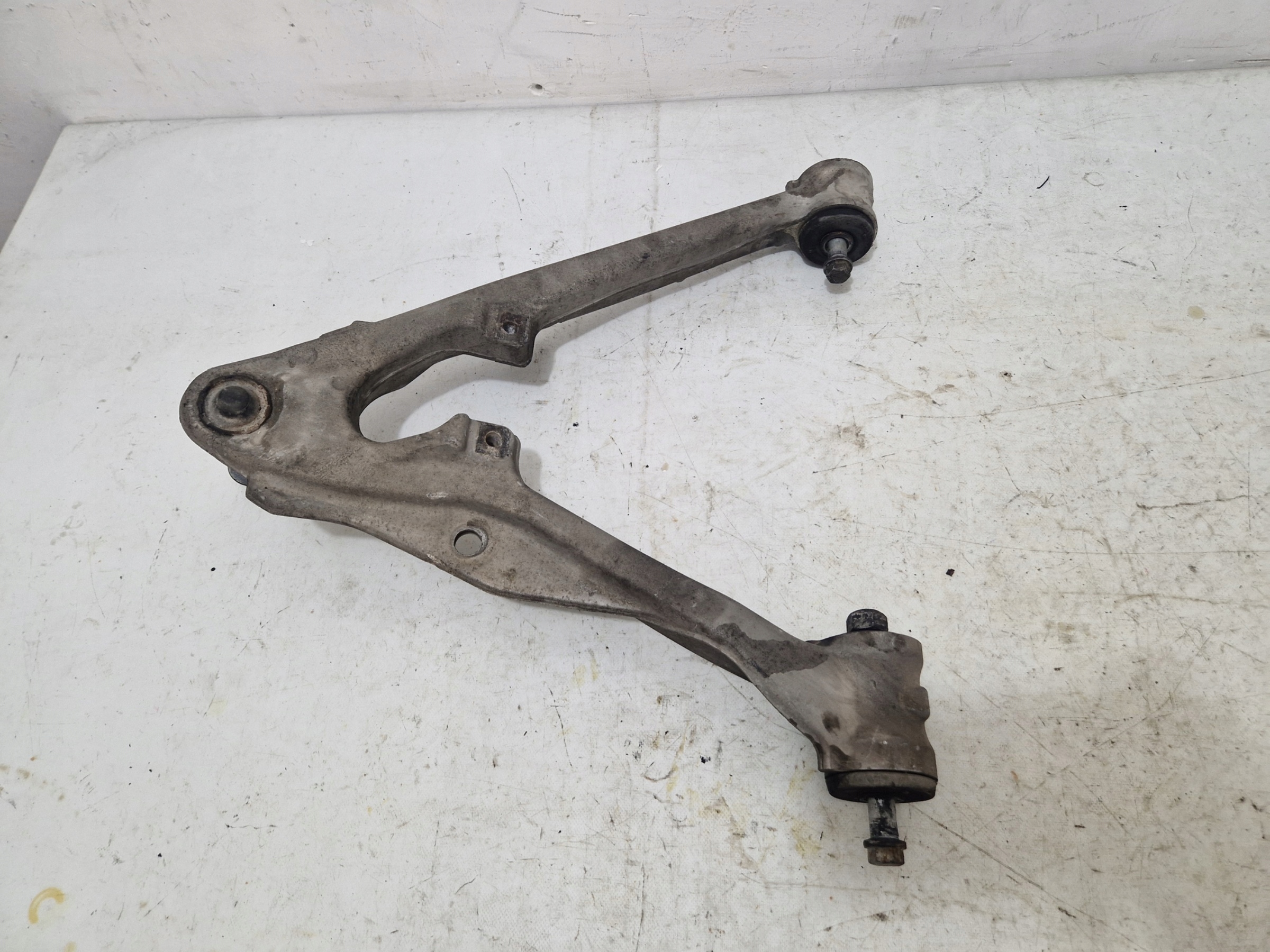 CADILLAC ESCALADE IV 15- 6.2 V8 arm lower left front front 22853473