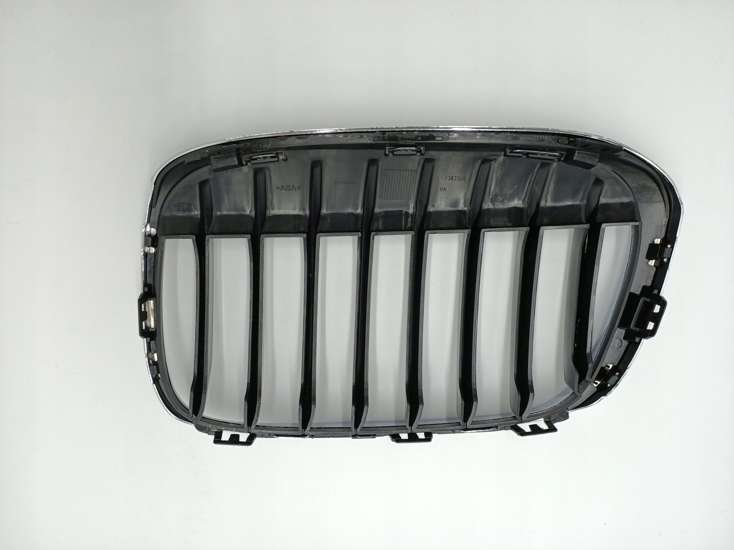 NOWA ATRAPA NERKA CHROM GRILL BMW X1 F48 7383364 R Part number 51117383364 7383364