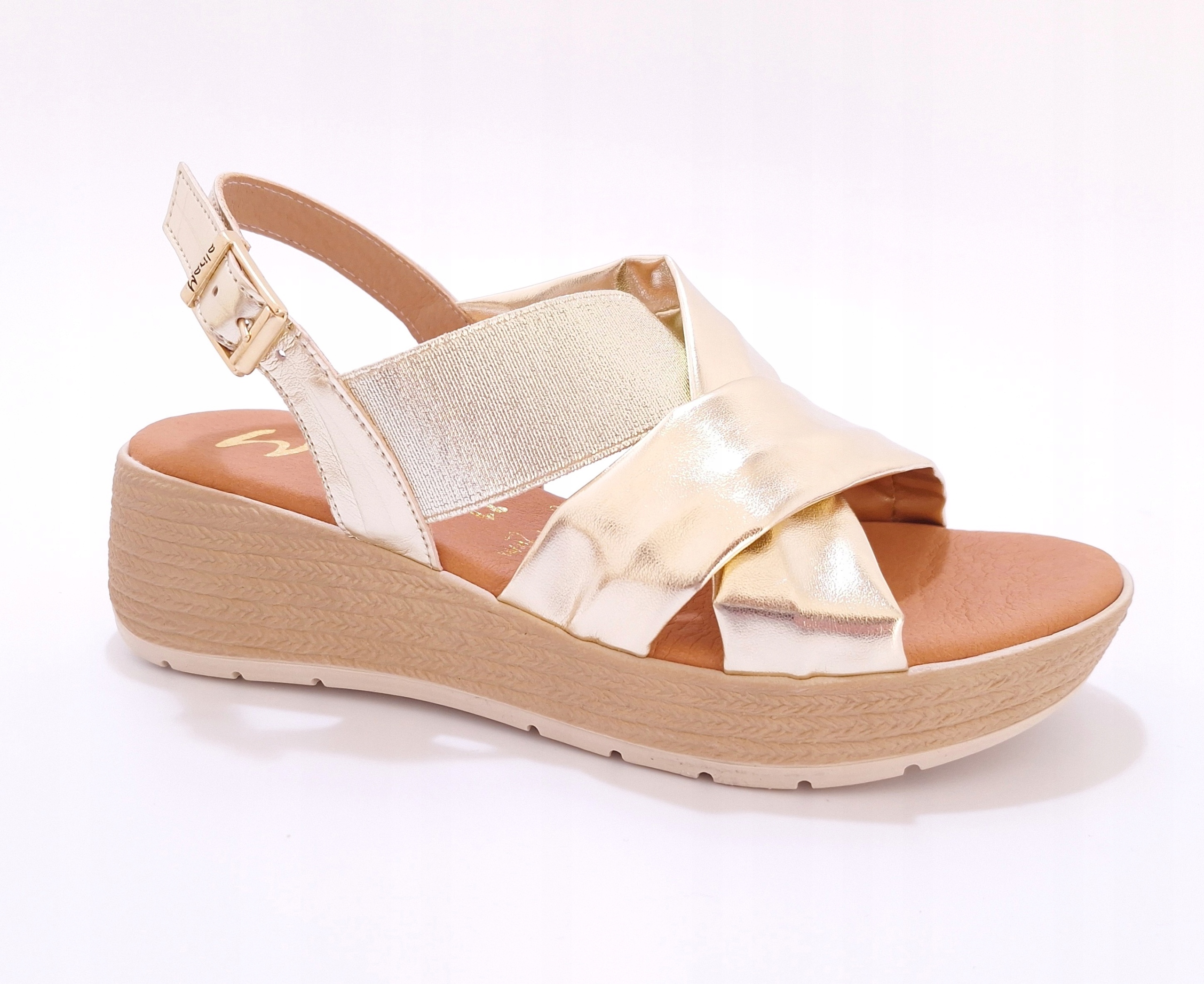 Zlaté dámské sandály na nízkém podpatku Marila Bose r37