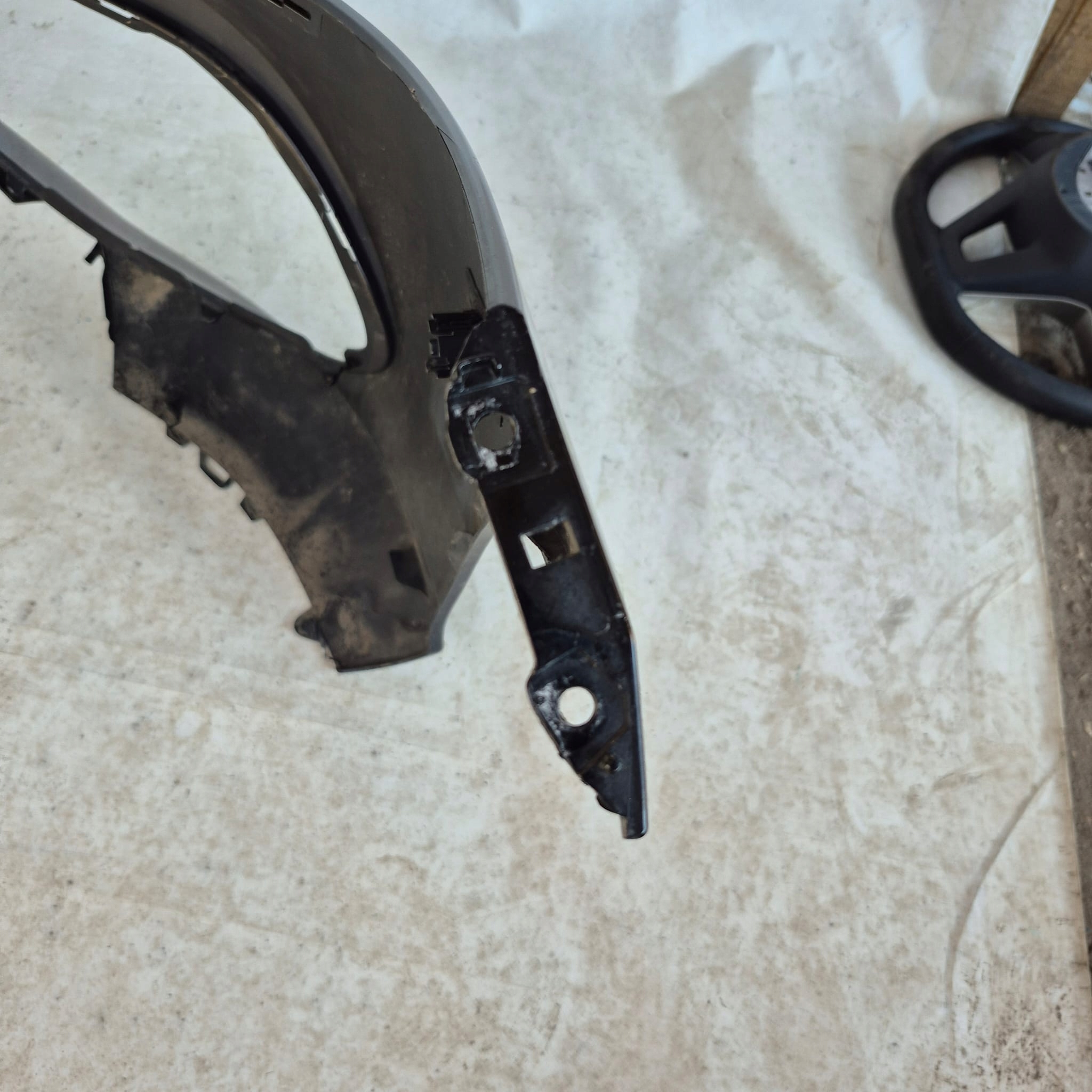 MERCEDES C-KLASA W206 21-> bumper front front PDC
