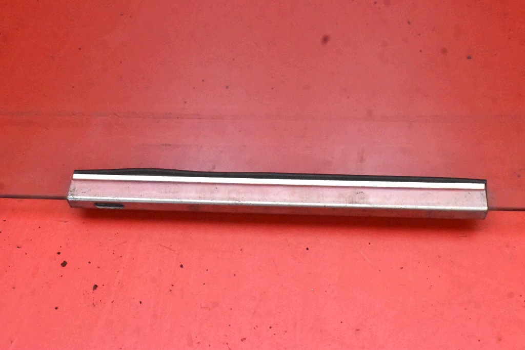 window side left front front TOYOTA PRIUS 3 III XW30 09-11