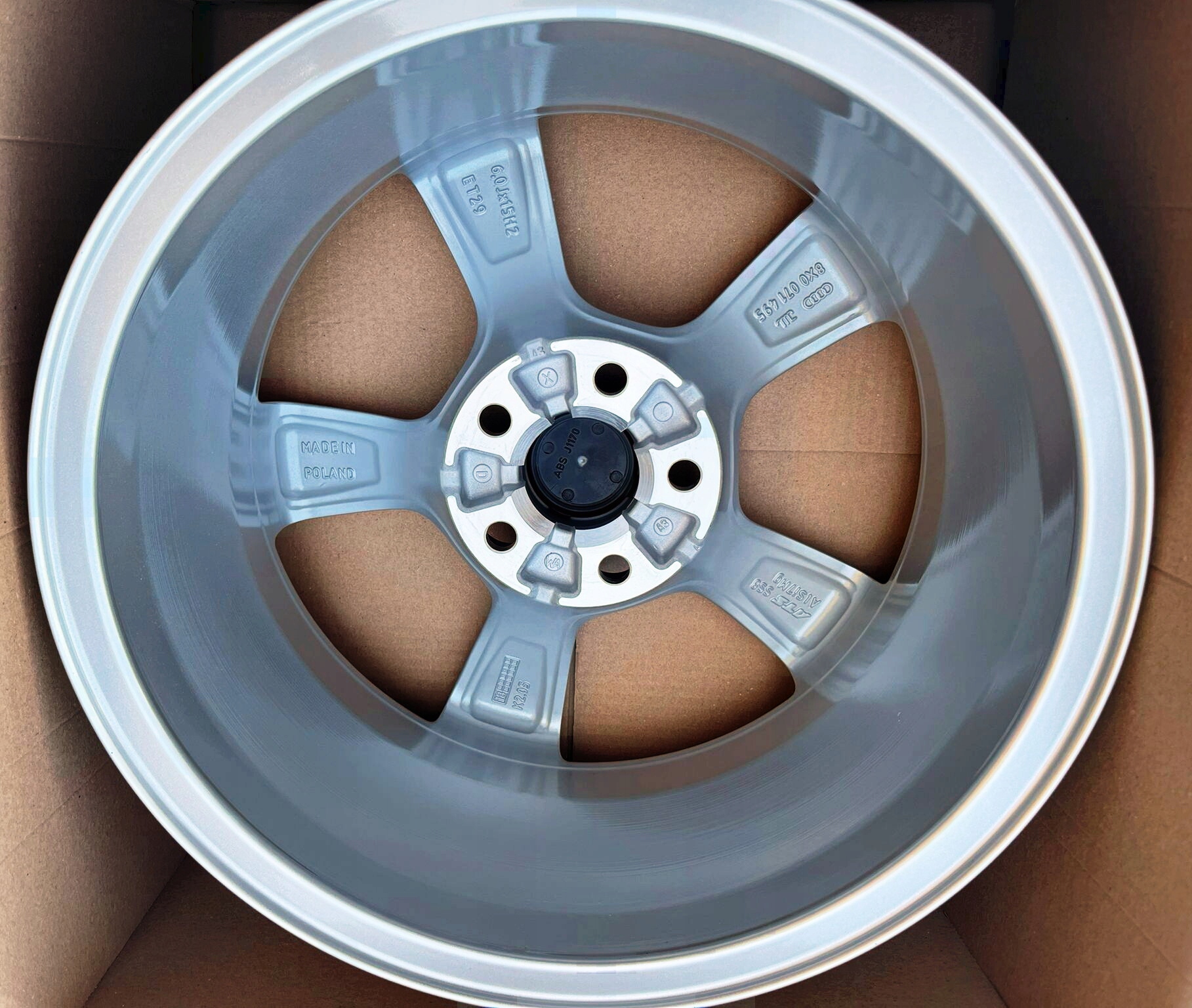 4x NOWE FELGI ALU OE SKODA FABIA KAMIQ SCALA RAPID OCTAVIA 8X00714968Z8 Rozstaw śrub 5x100