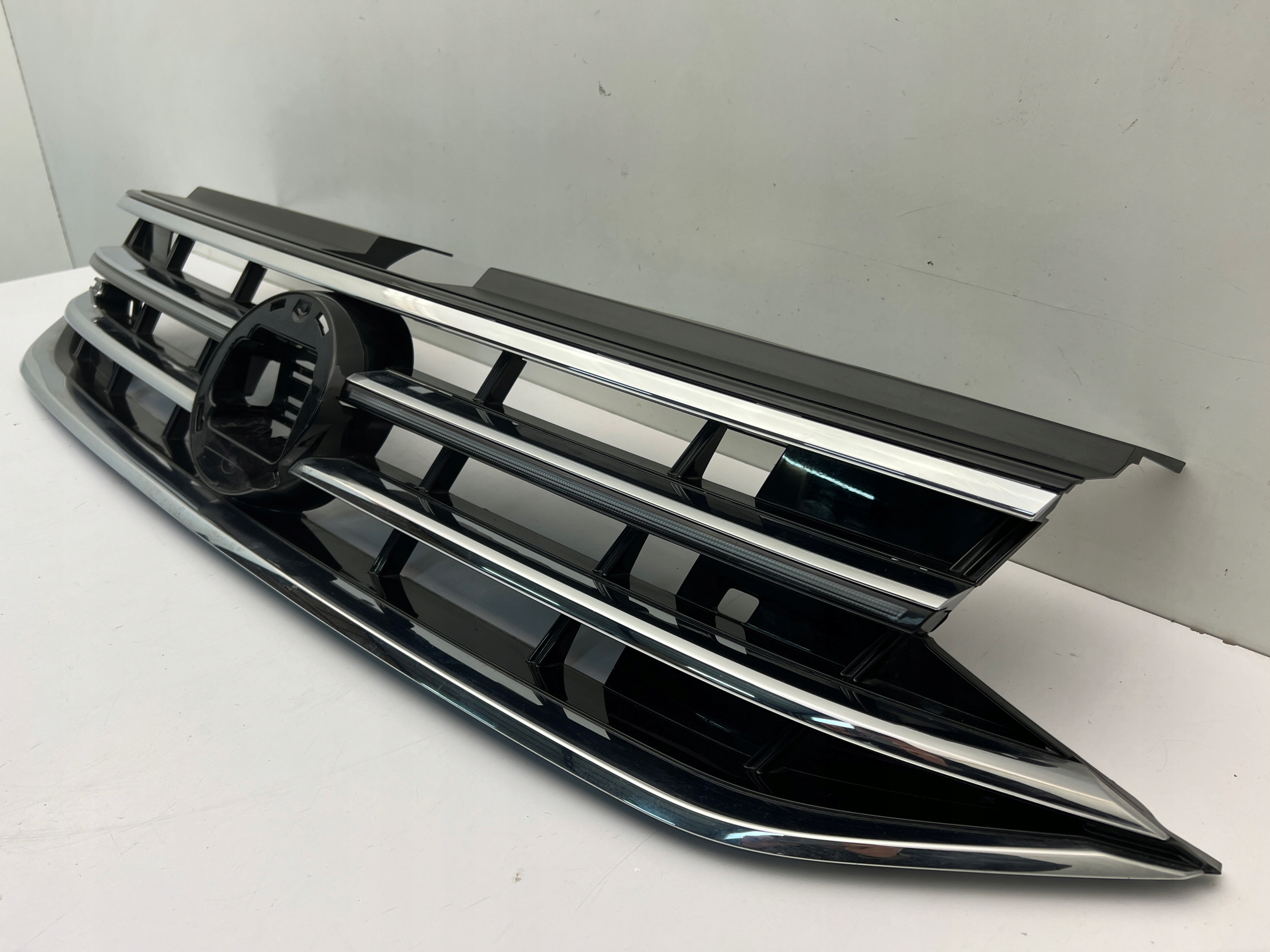 VW TIGUAN II ALLSPACE LIFT R-LINE ATRAPA GRILL ZDERZAKA PRZEDNIEGO LED DRL Producent części Volkswagen OE