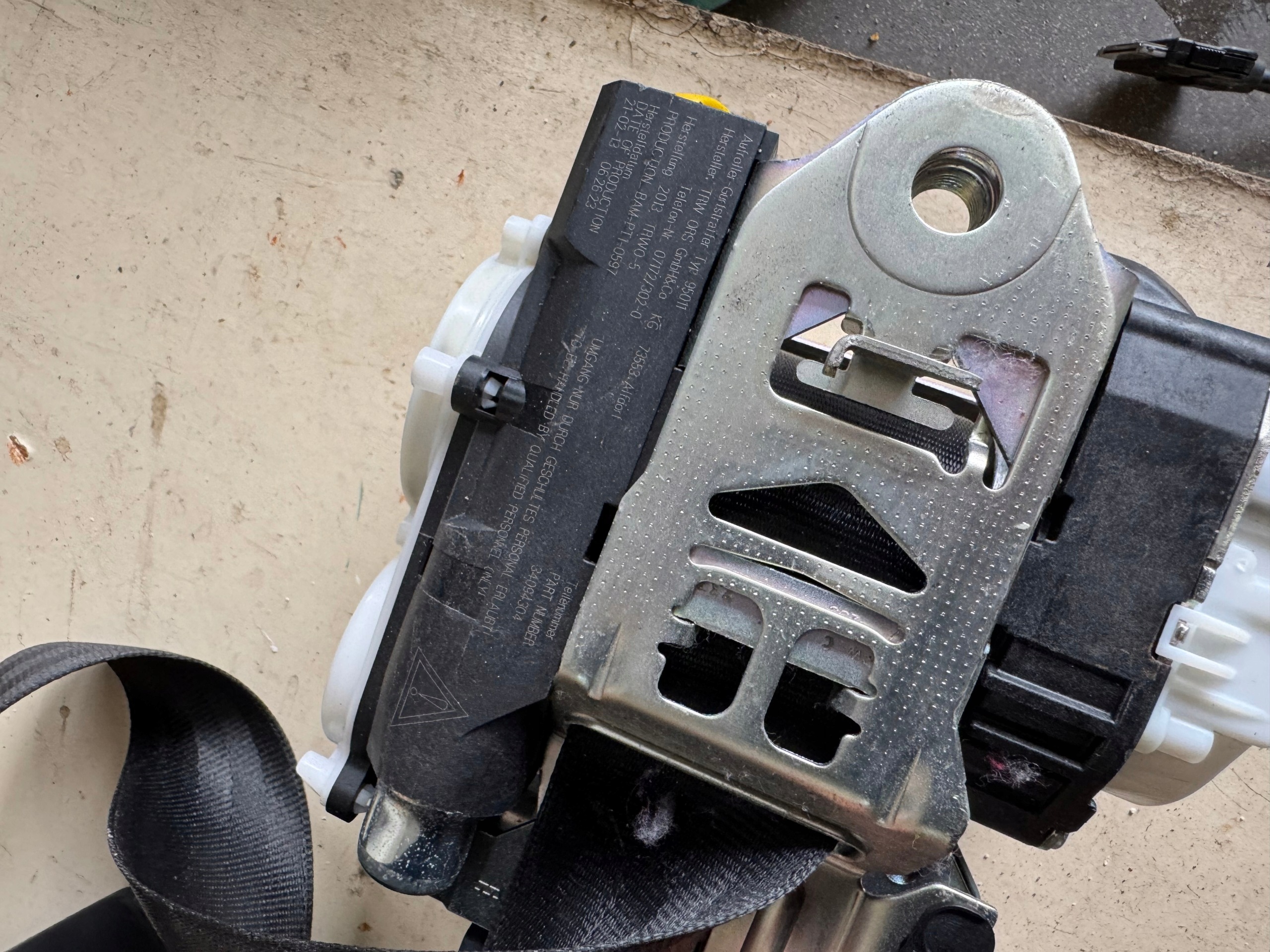 tension belt left front AUDI A7 C7 4G 4G8857705C original !
