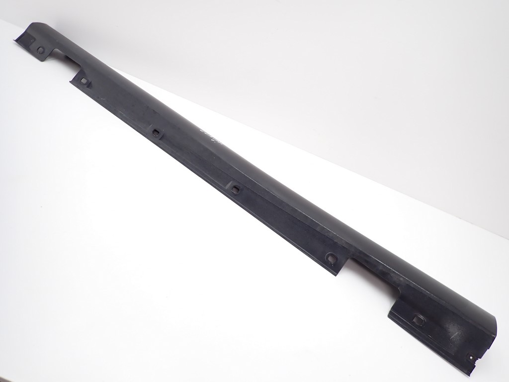 LISTWA OSŁONA PROGU PROGOWA LEWA MERCEDES CLA W117 17R Numer katalogowy części A2466901340