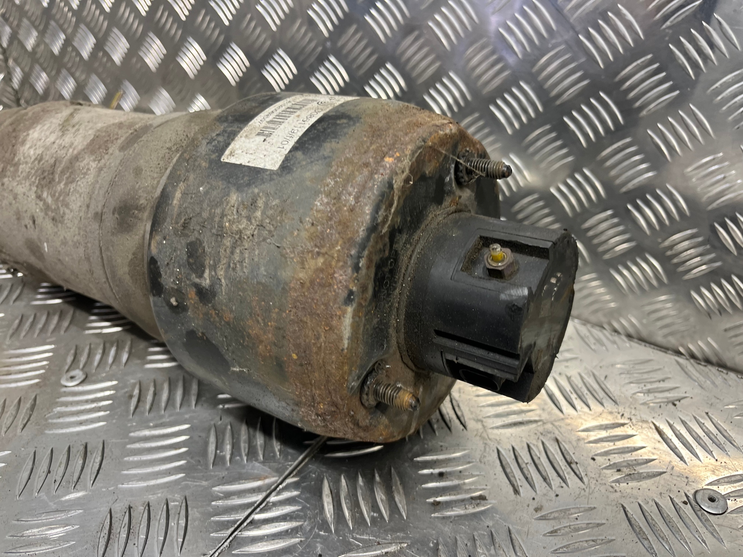 shock absorber front front MERCEDES-BENZ E-KLASA W211 AIRMATIC C086119