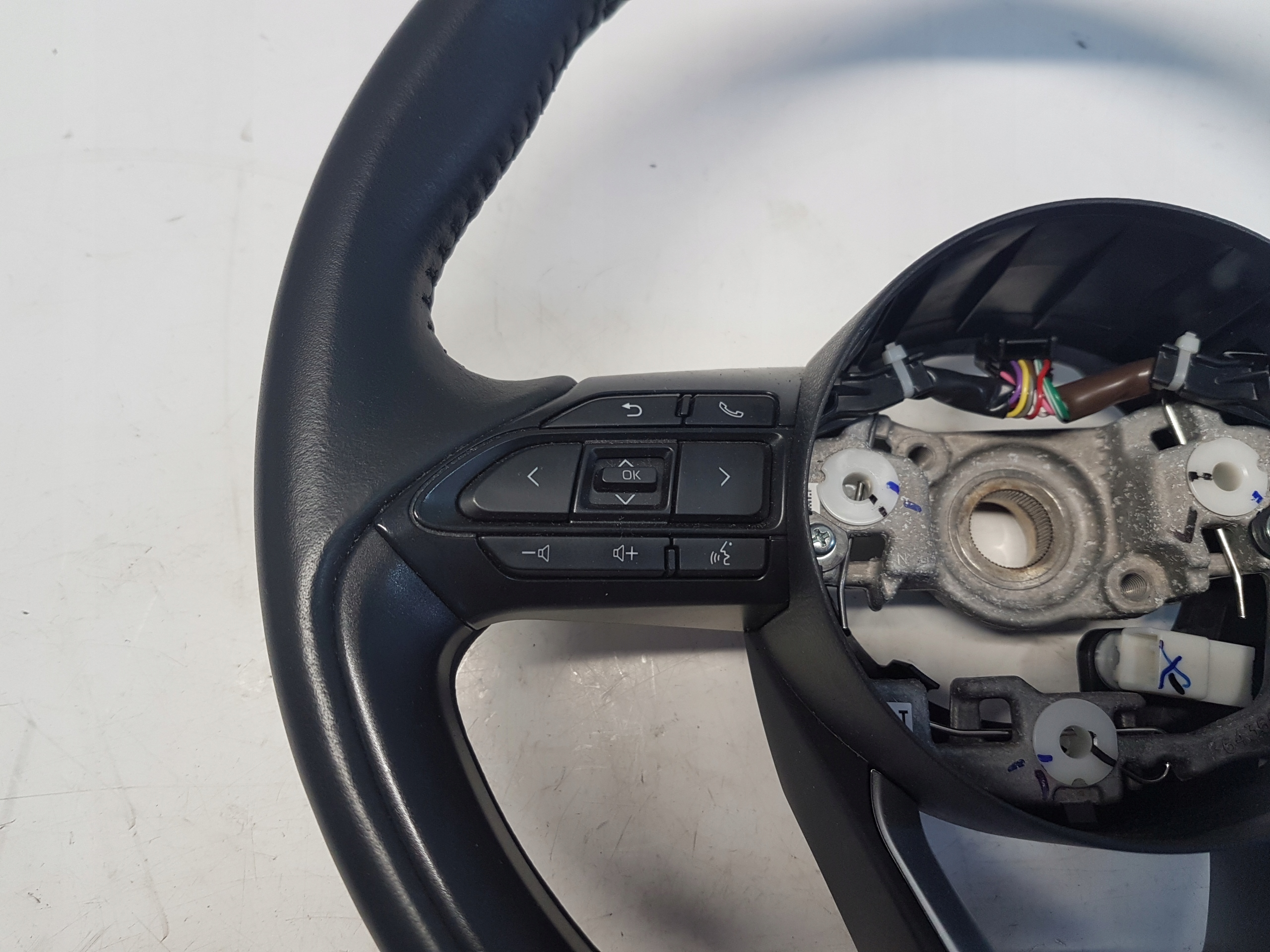 TOYOTA YARIS IV P21 lenkrad multimedialna