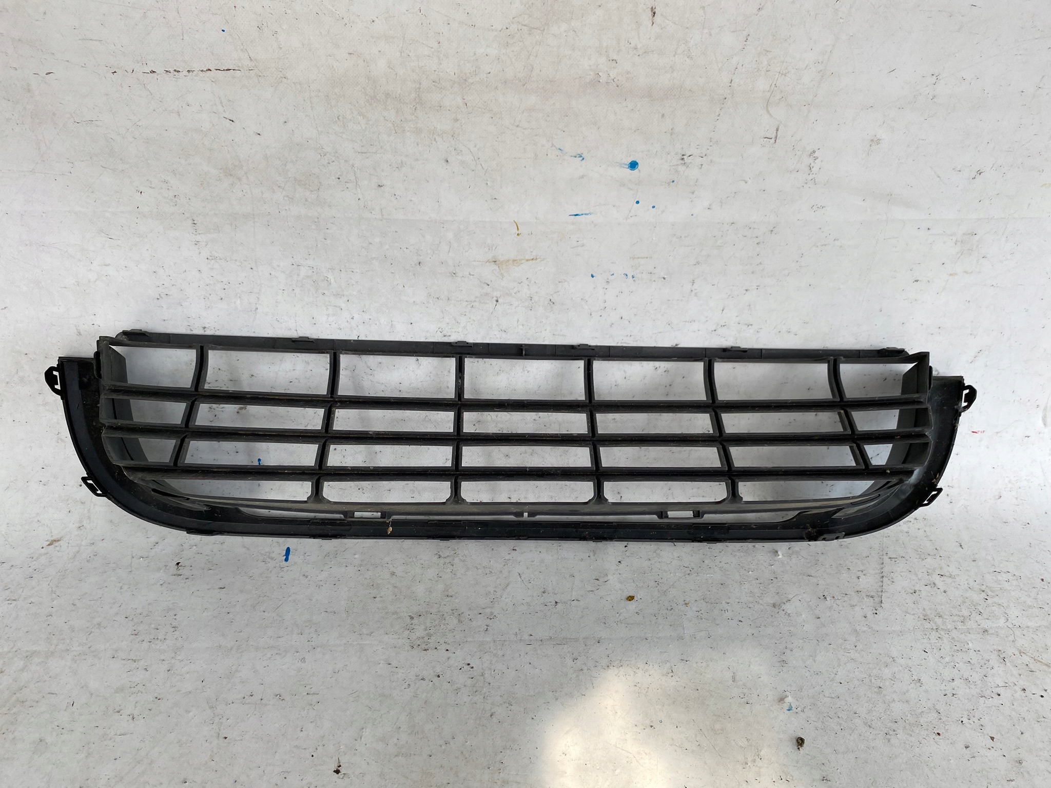 VW CRAFTER 2E 06-15 Lüftungsgitter der Stoßstange mitte 2E0807835A