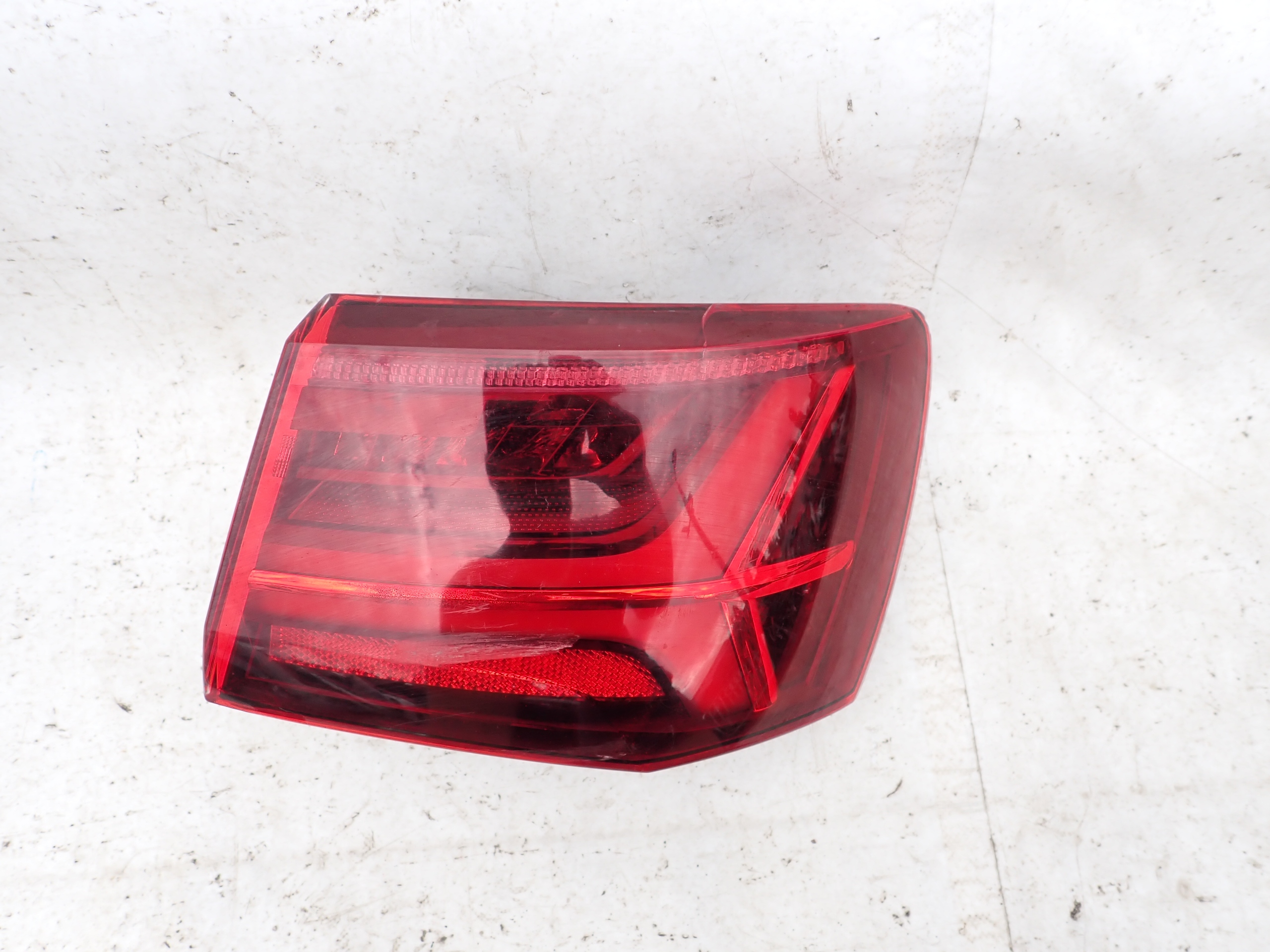 AUDI A6 C7 LIFT KOMBI 14- light right rear part LED