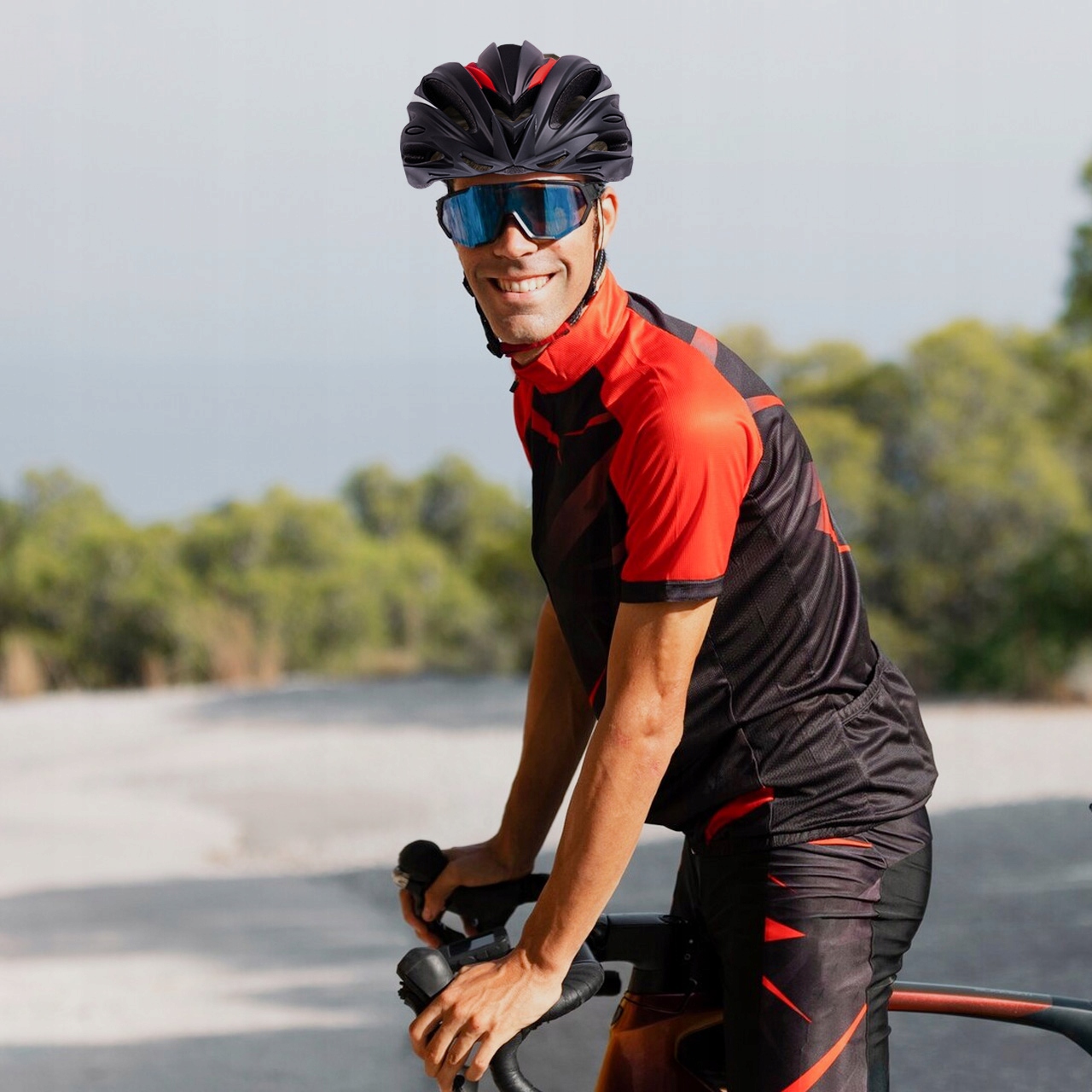 KASK ROWEROWY REGULOWANY 57-62 DAMSKI MESKI Z WENTYLACJĄ DASZKIEM LAMPKĄ Model 110419