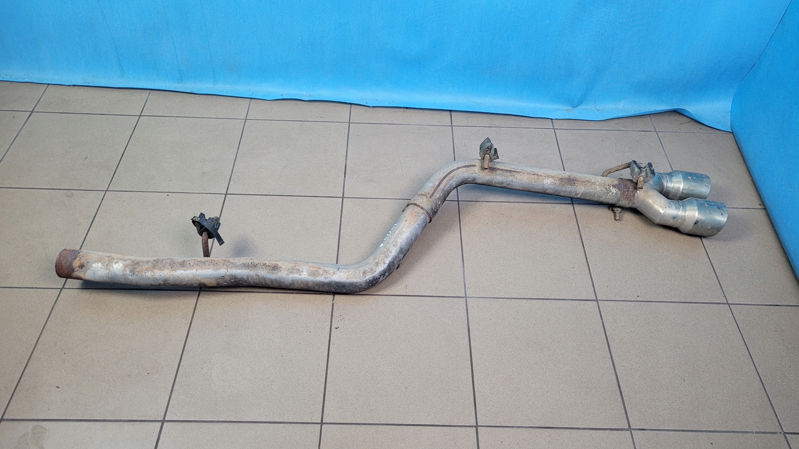 Dodge CHALLENGER 3.6л 19r труба наконечник выхлопная правая