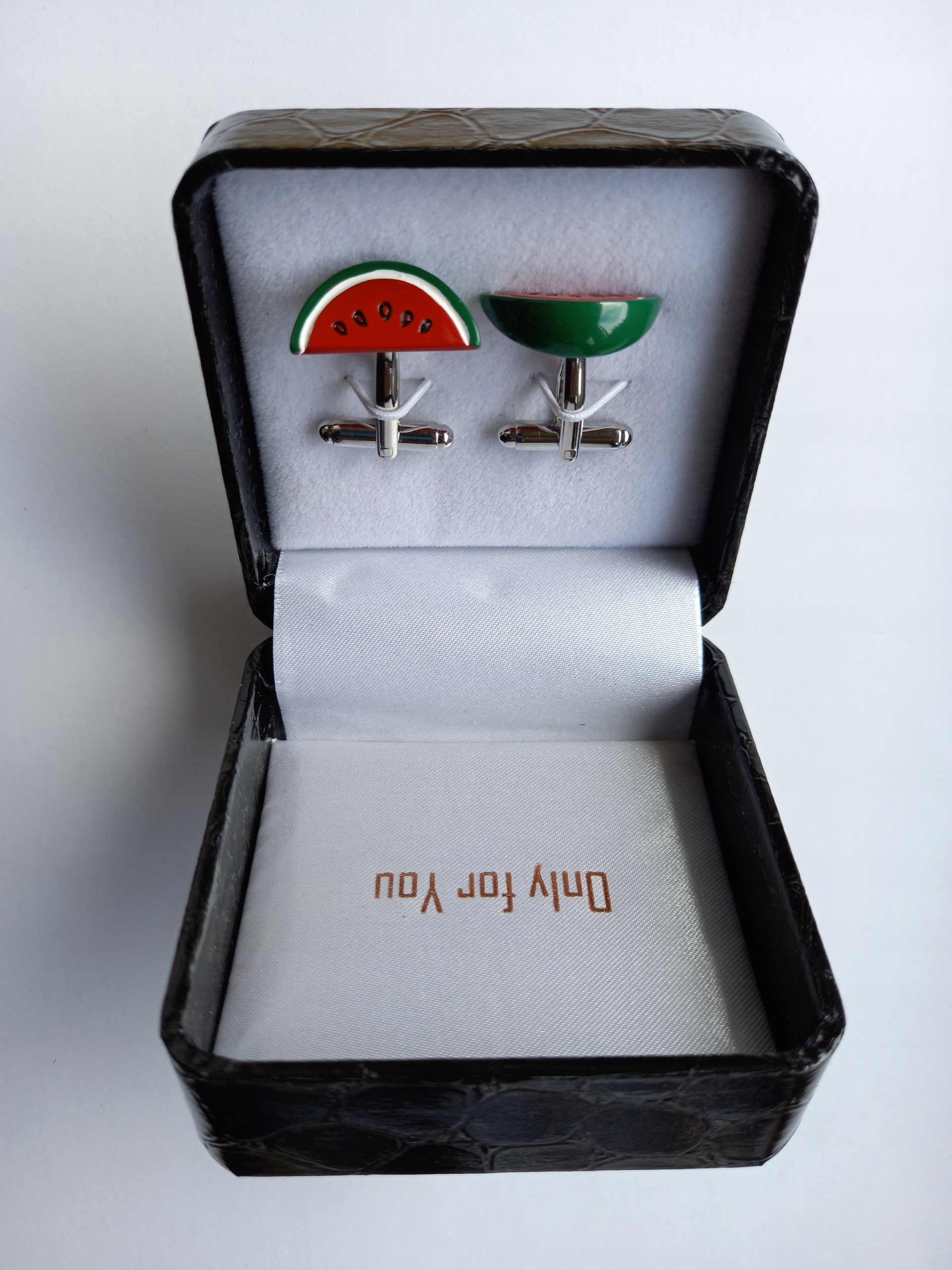 Červené manžetové knoflíčky košile Meloun