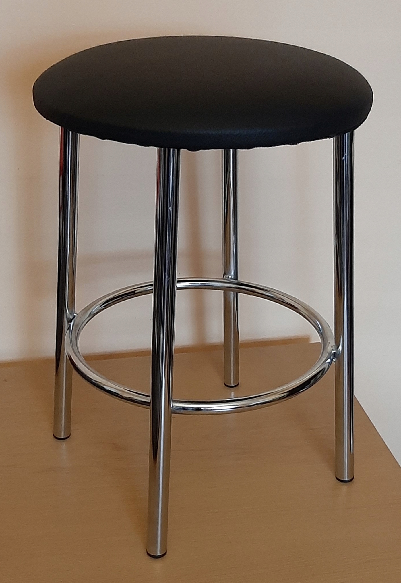 Taboret chromowy Jopek czarny Eko. Do kuchni. Kod producenta M0000005043