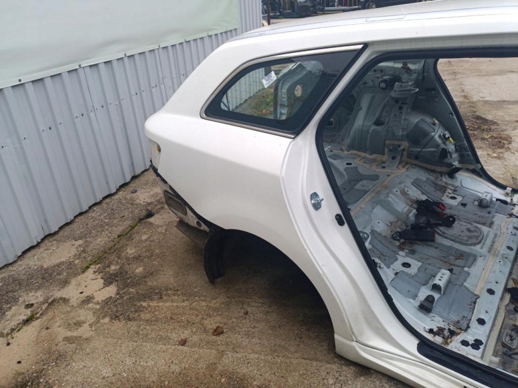 TOYOTA AVENSIS T27 KOMBI ĆWIARTKA BŁOTNIK PRAWY TYŁ 040 Numer katalogowy części 01