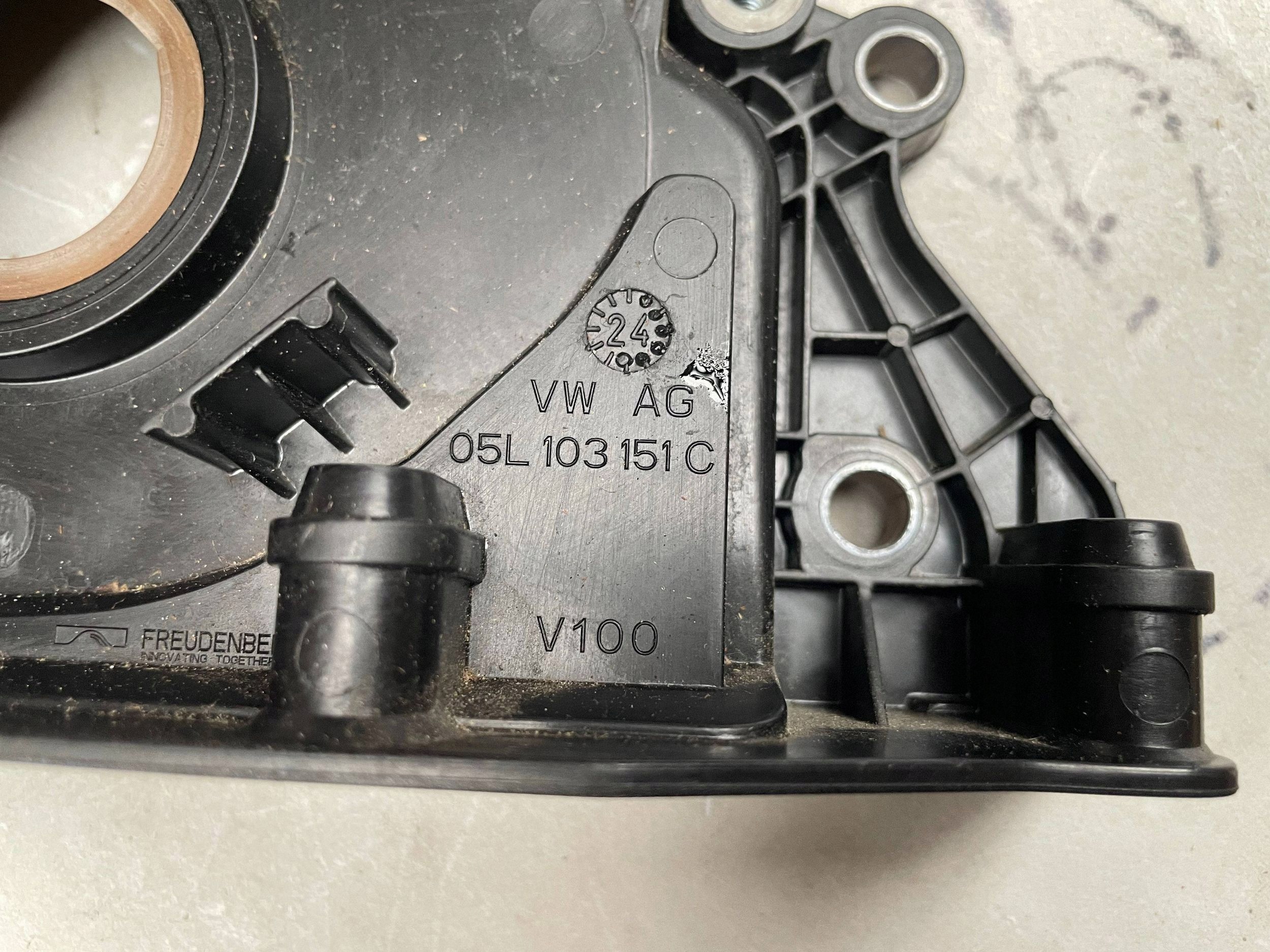 díl motoru AUDI A4 S4 B9 8W 05L103151C @M