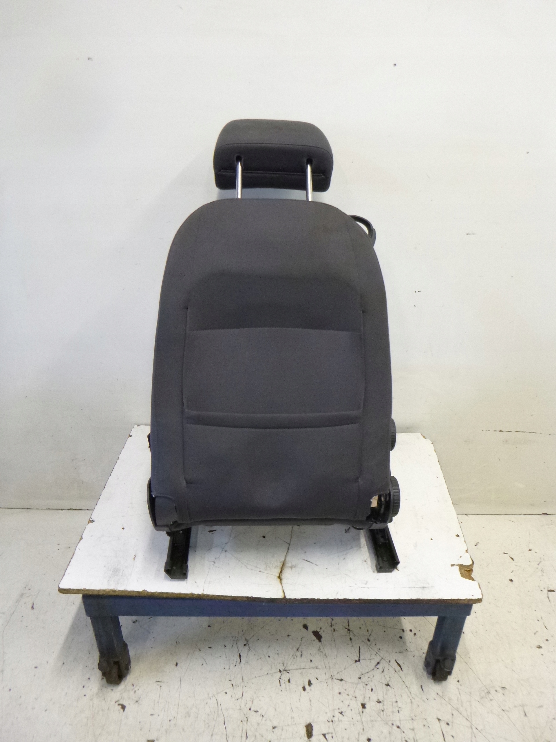 Sitz rechts VW GOLF V 1K3881106DF 2006r. 3D