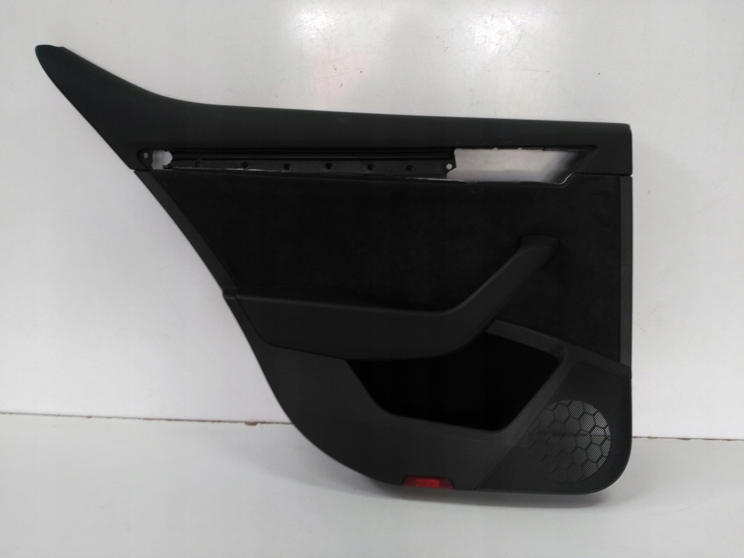 3V5867023AP - SUPERB III H / B ОБИВКА ДВЕРИ ЛЕВАЯ ЗАДНЯЯ ALCANTARA