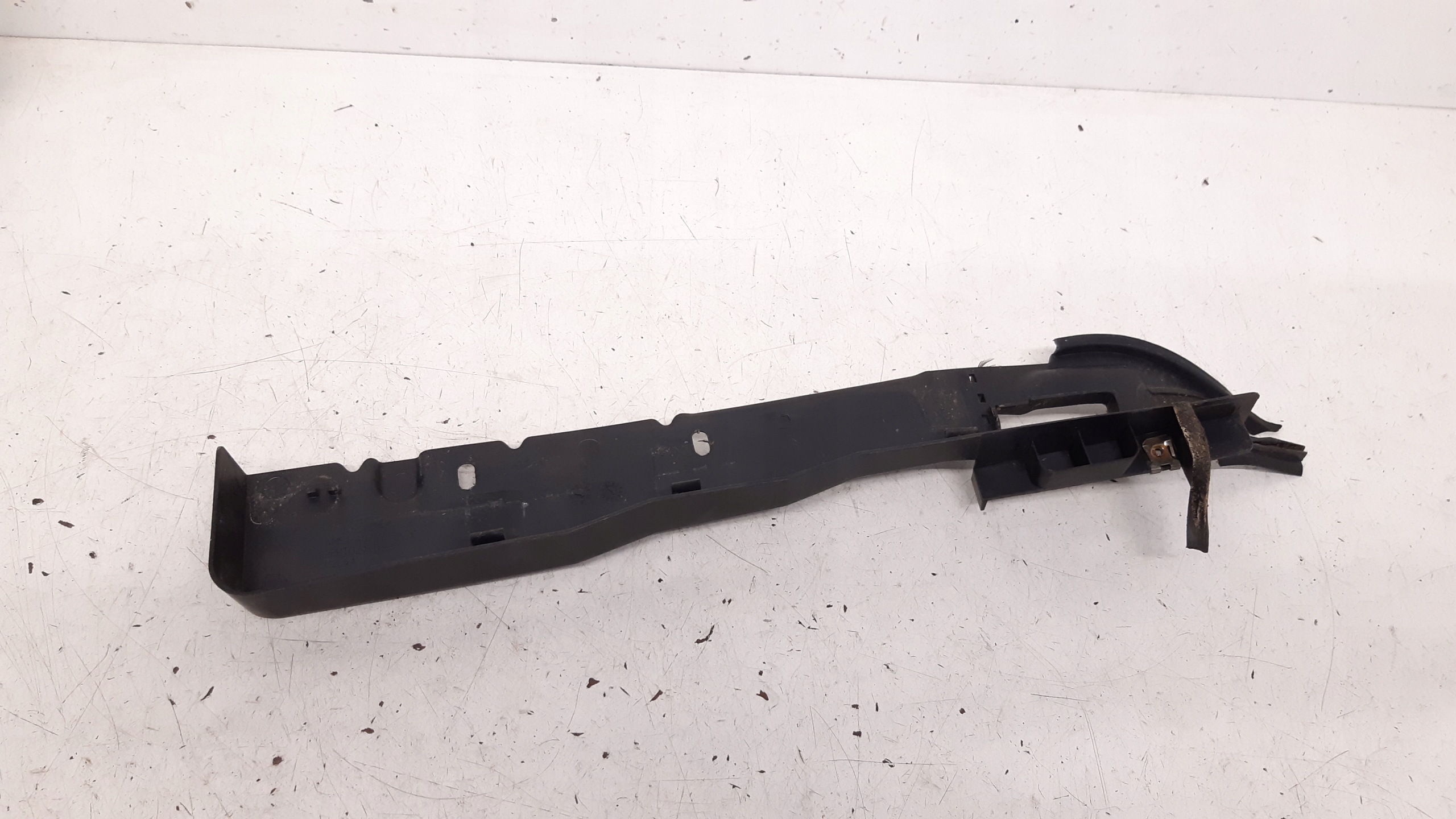 Blende Abdeckung des Kotflügels links 4M51A02477AE Ford Focus MK2