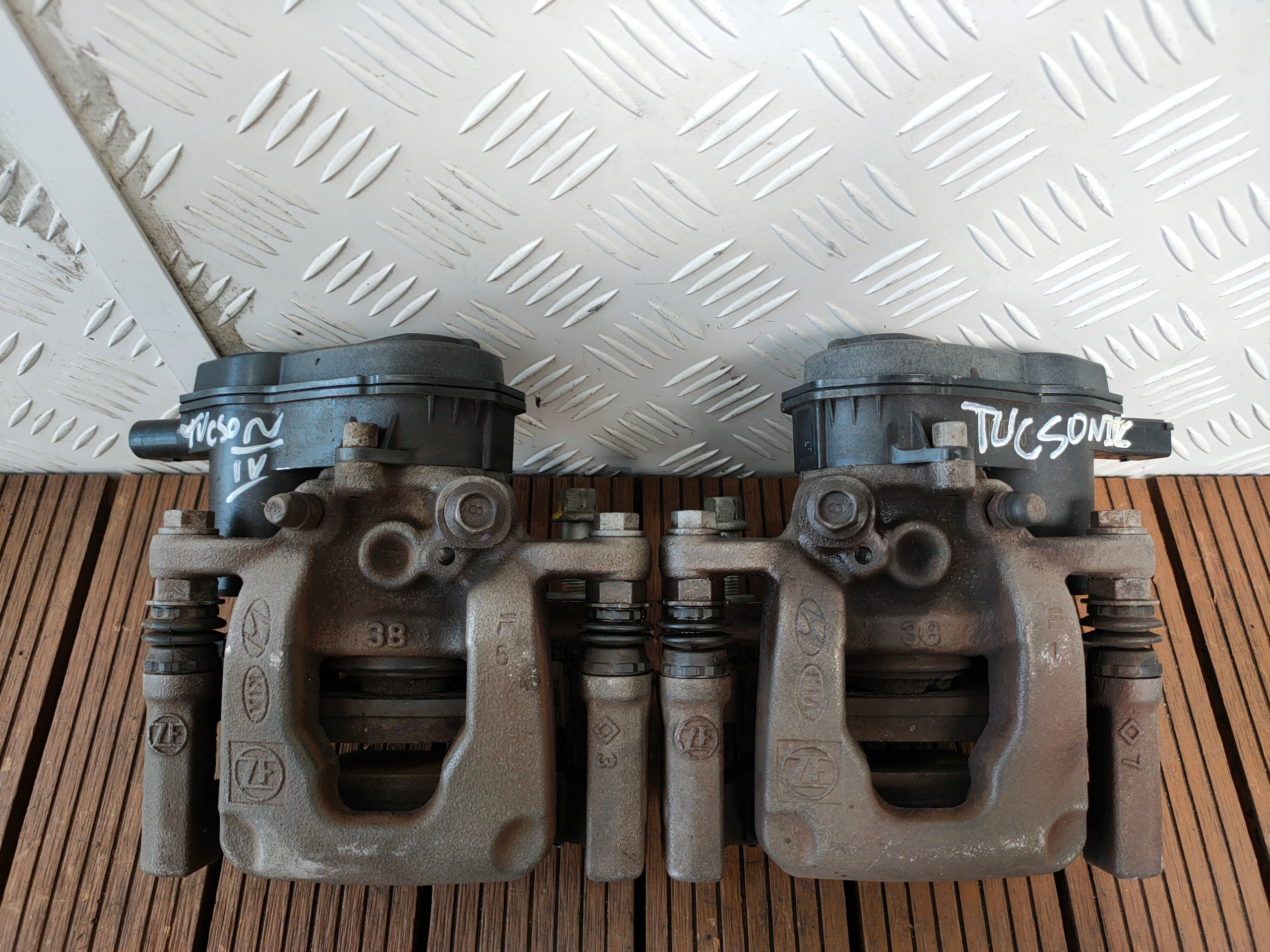 HYUNDAI TUCSON IV 20-24 caliper brake rear left right electrical OE