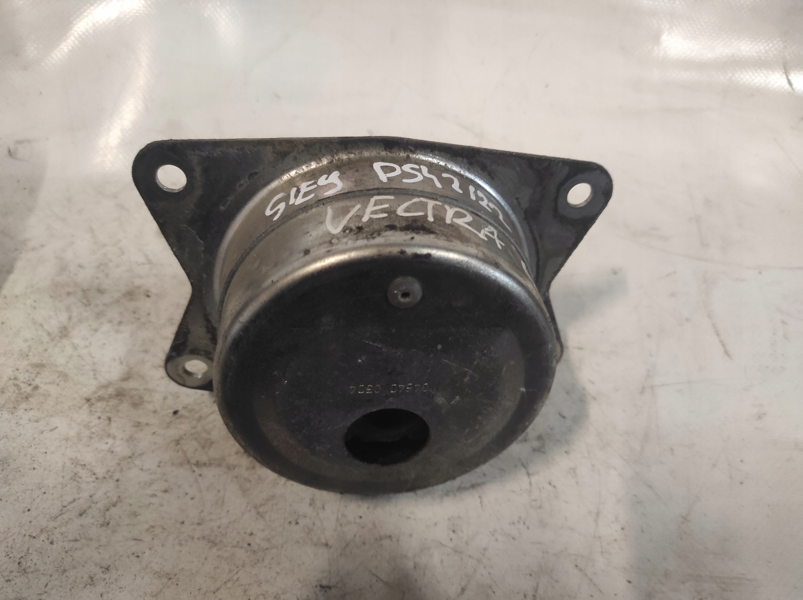 Opel Vectra C engine mount