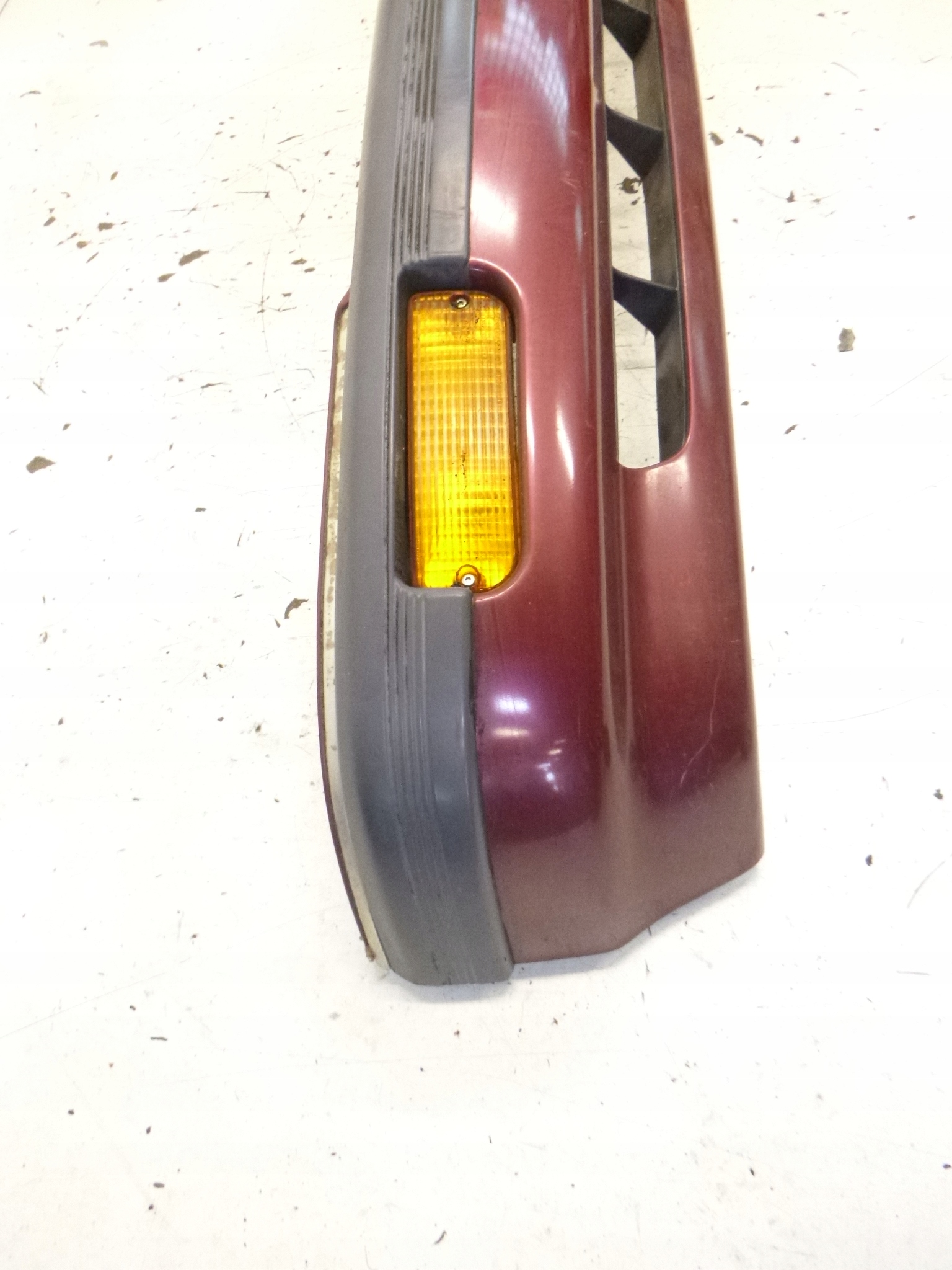Frontstoßstange Chrysler Saratoga 1991r.