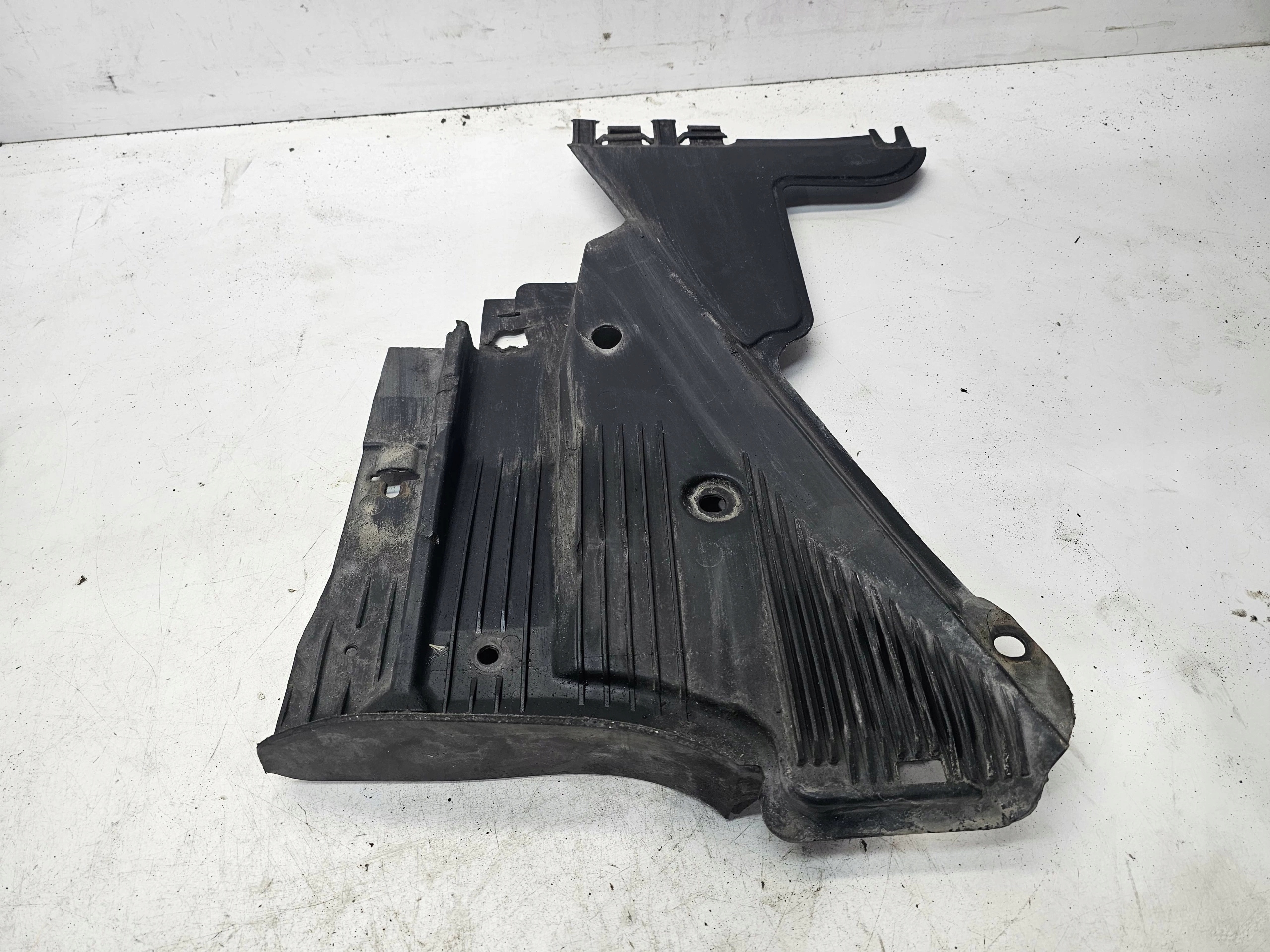 cover chassis AUDI A5 8T CABRIO right rear part 8F0825216D