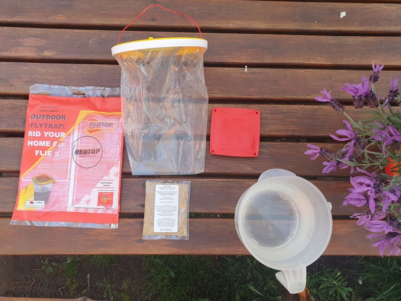 PUŁAPKA ŁAPACZ WABIK NA MUCHY REDTOP 3L Waga produktu z opakowaniem jednostkowym 0.2 kg