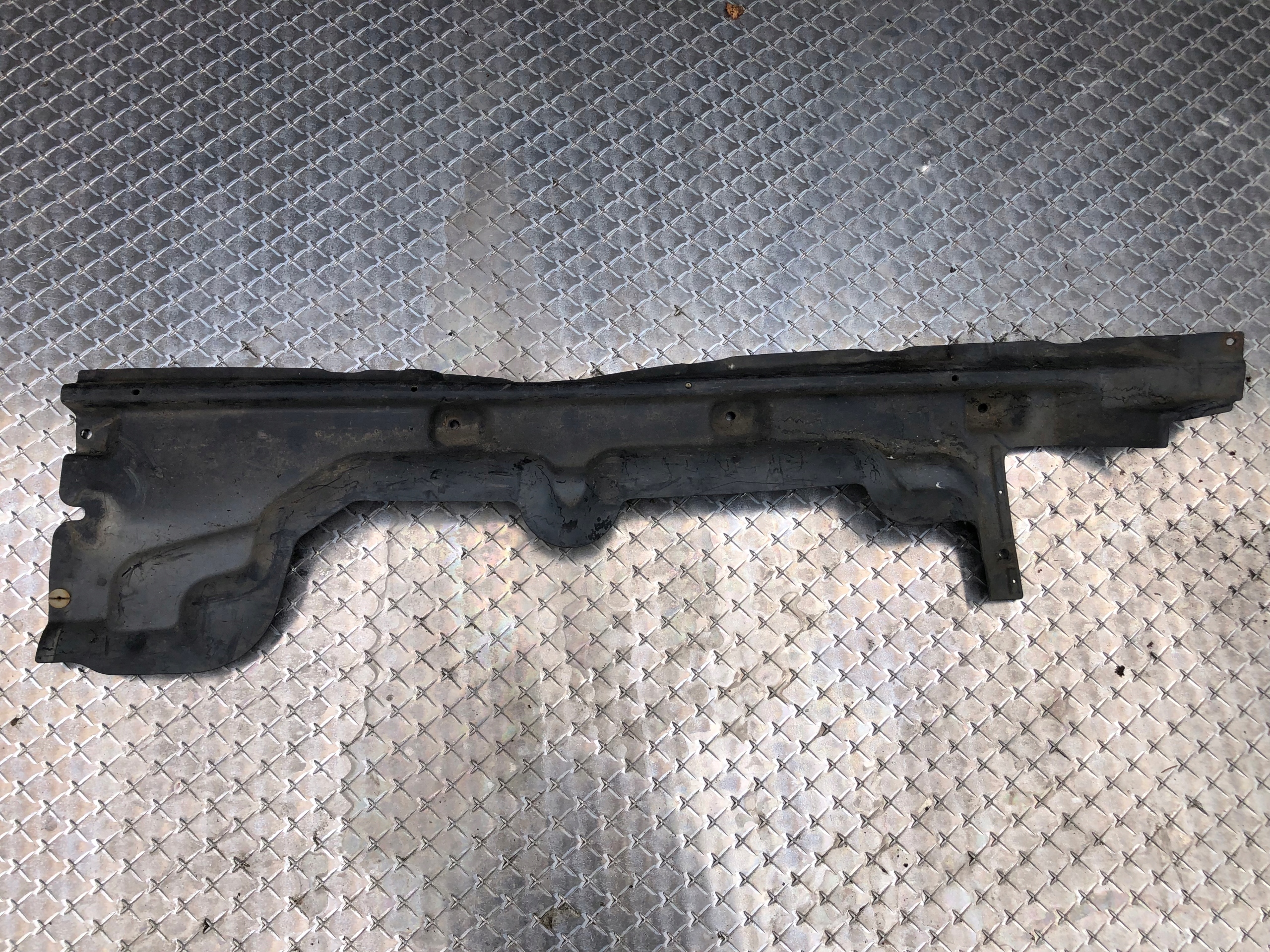 cover chassis left VW T5 7H0825209C